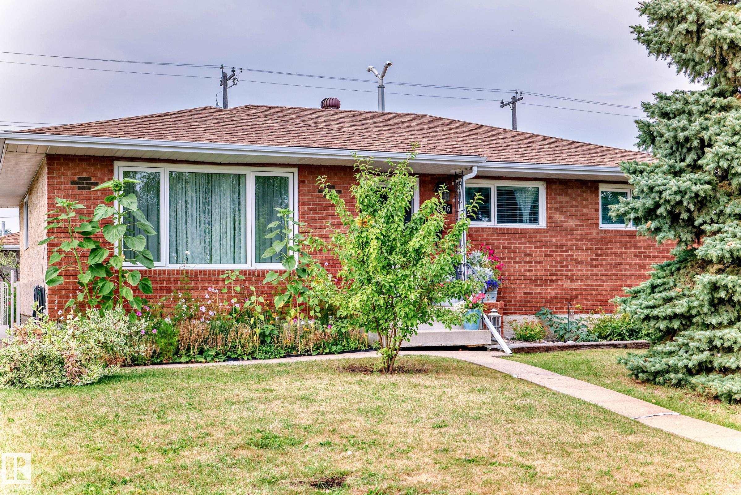 86 St Nw Unit 13536 St, Edmonton, AB T5B 3E8