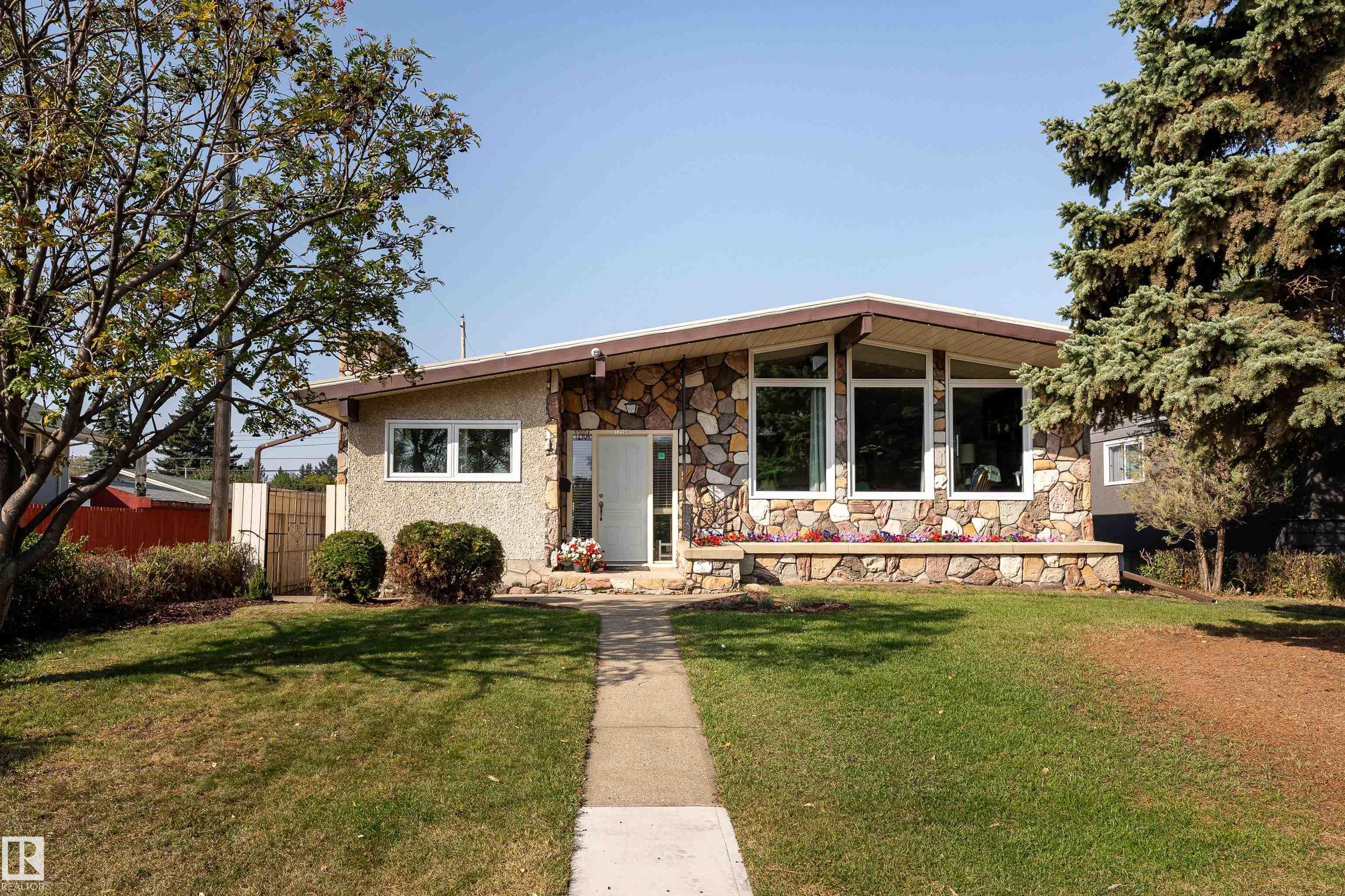 86 St Nw Unit 12904 St, Edmonton, AB T5E 3B1