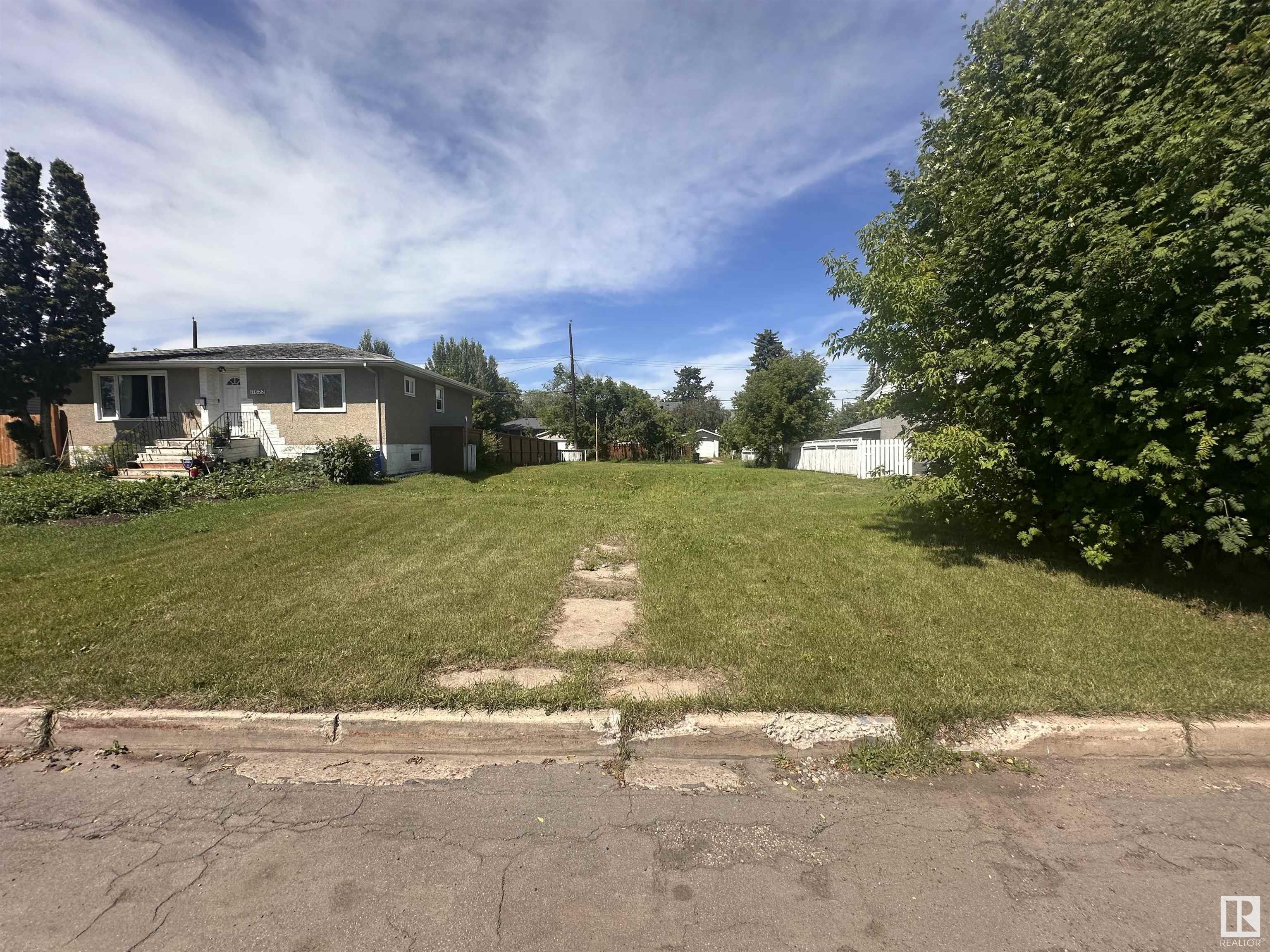 11618 11620 111 Ave NW, Edmonton, AB T5G 0E1