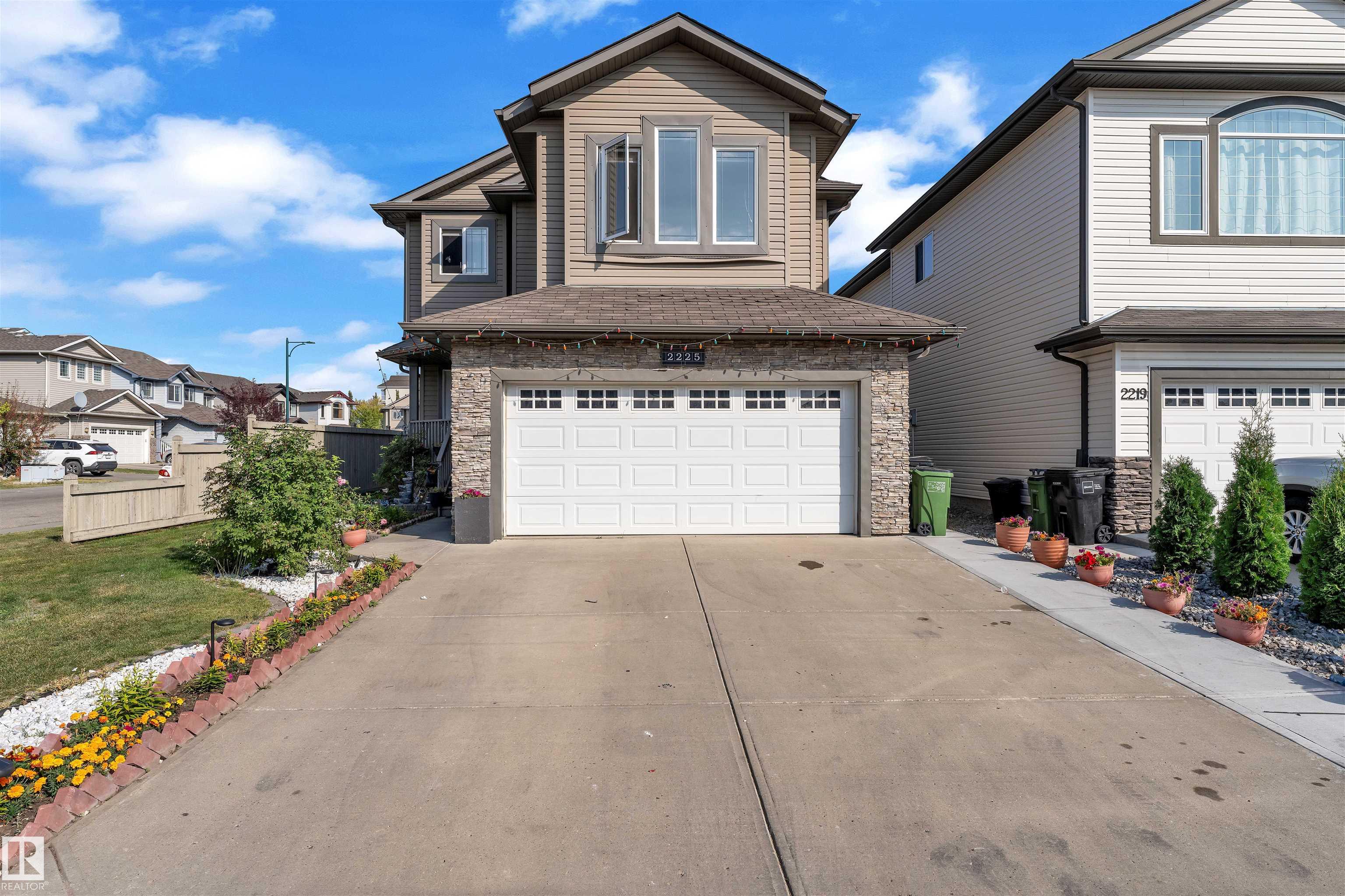 32 St Nw Unit 2225 St #b, Edmonton, AB T6T 0K6
