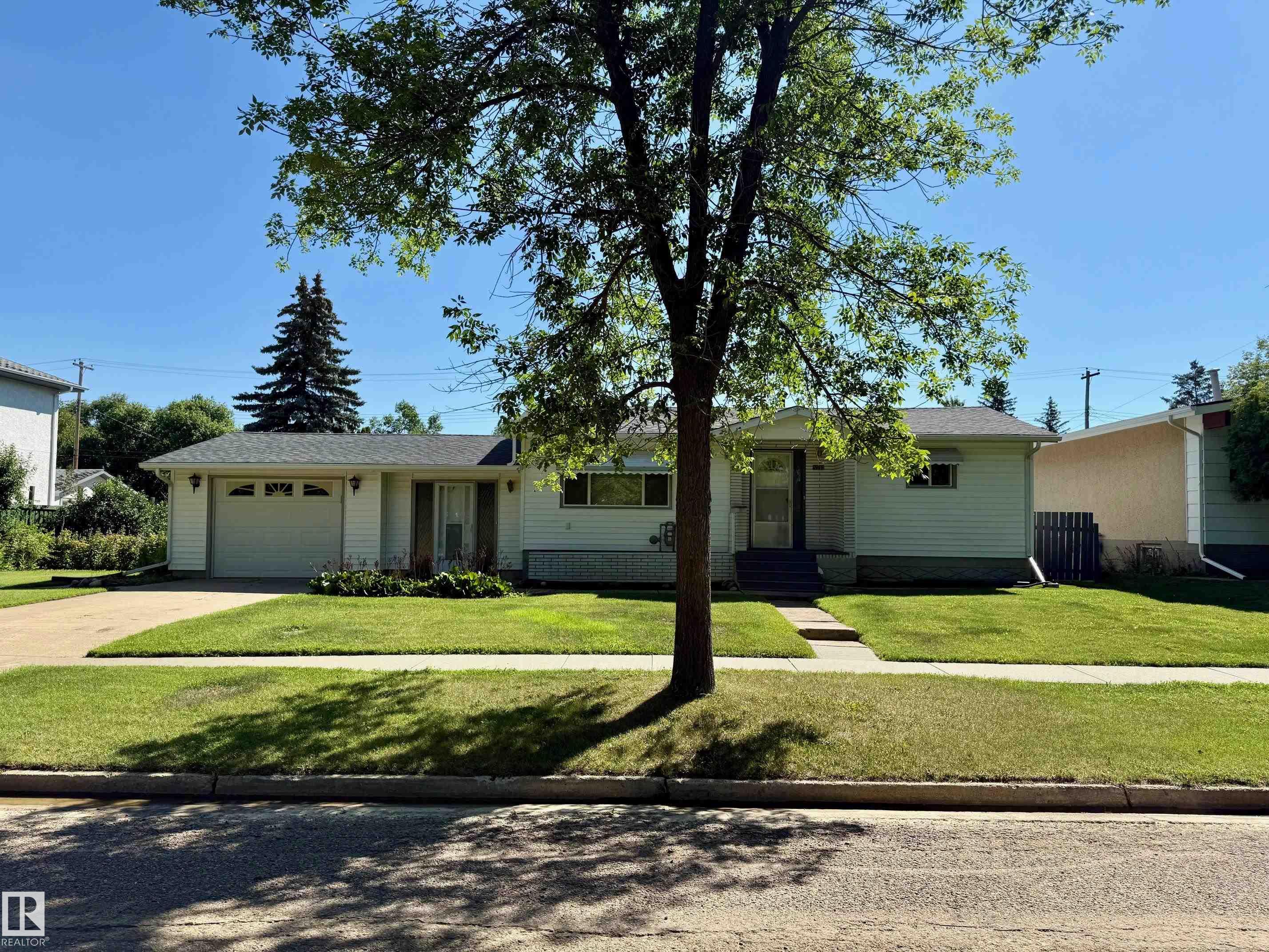 51 St Unit 5211 St, Redwater, AB T0A 2W0