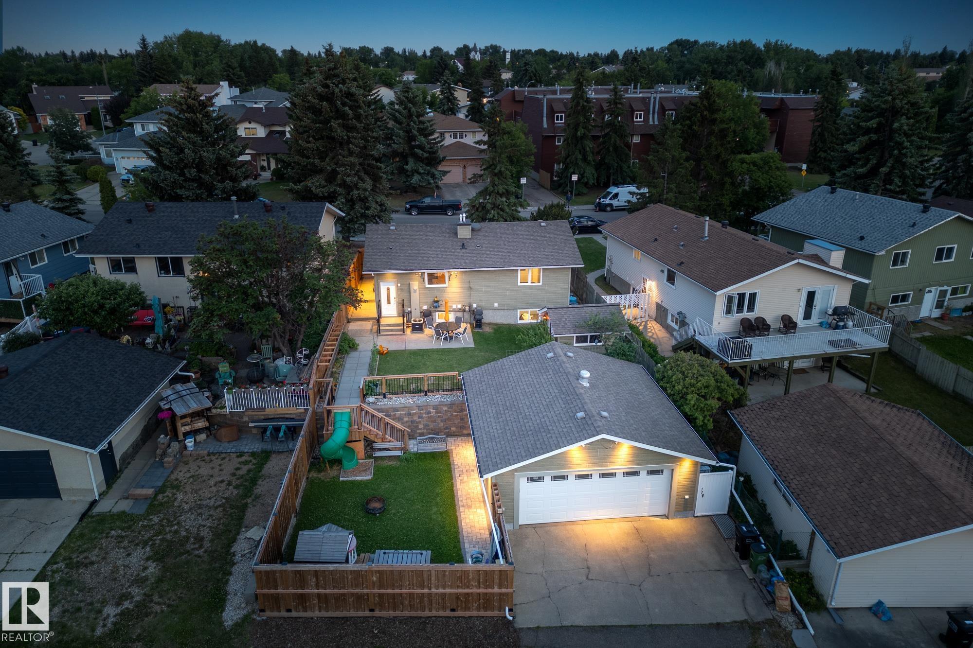 40 Av Nw Unit 6136 Ave, Edmonton, AB T6L 1N7
