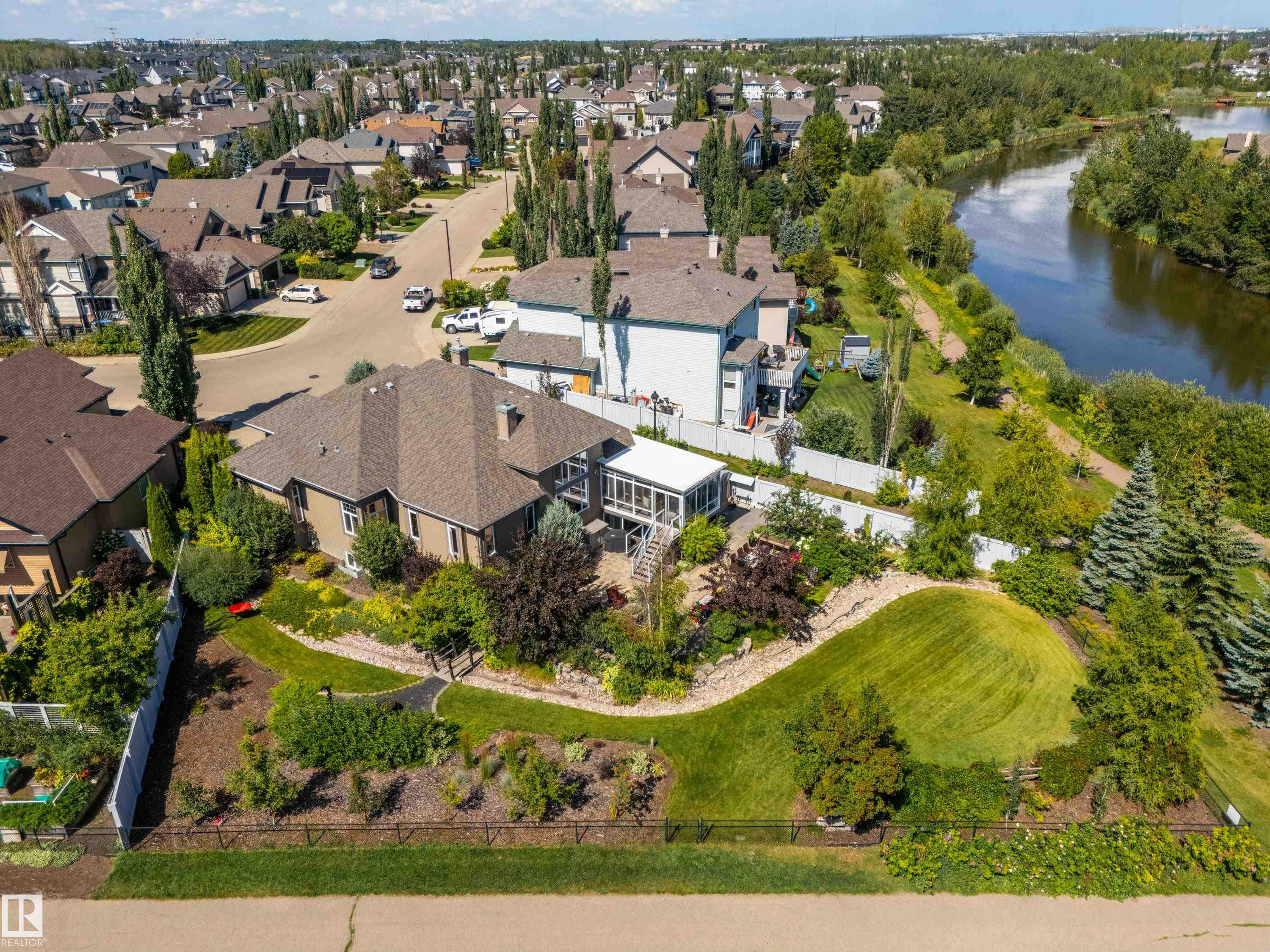 1089 Goodwin Ci Cir NW, Edmonton, AB T5T 6W4
