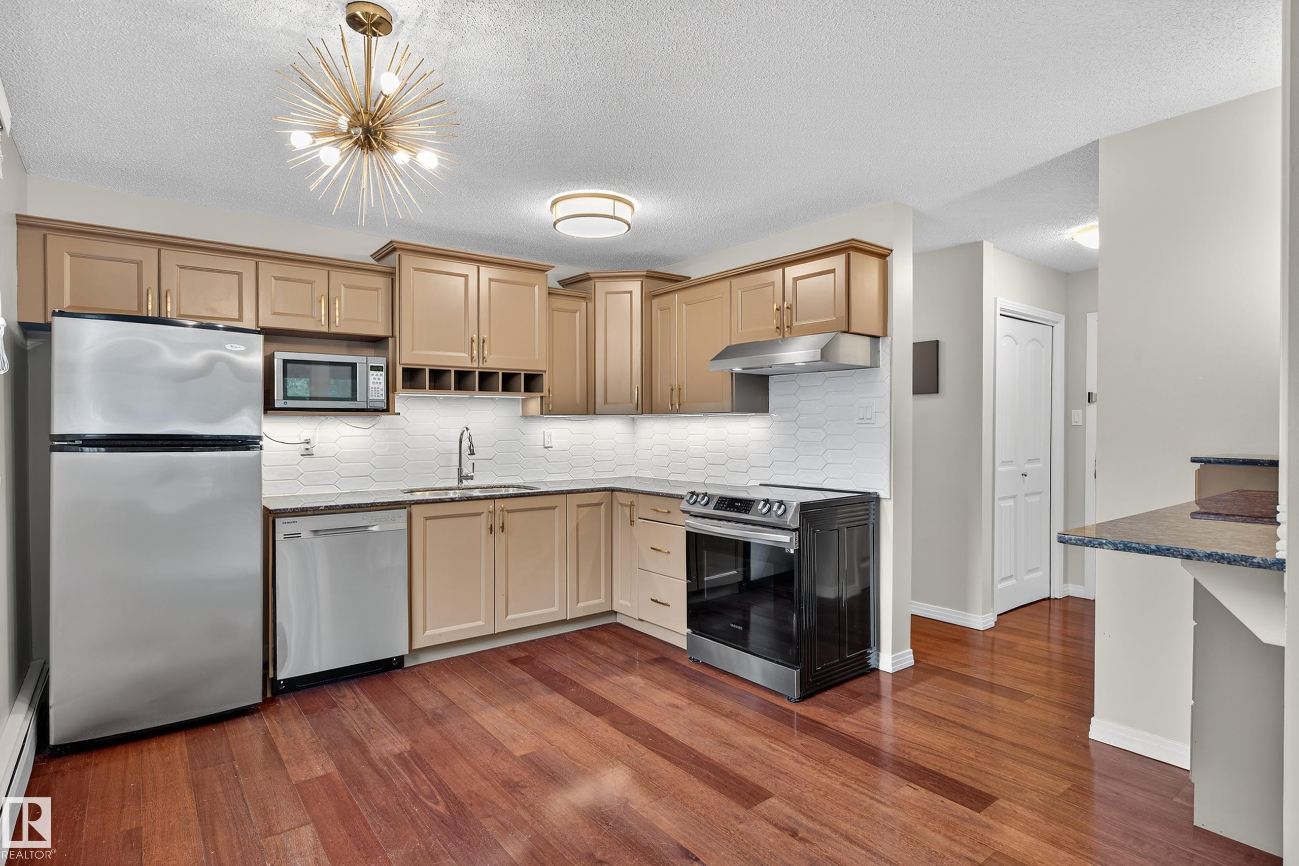 10746 80 Avenue Northwest #202, Edmonton, AB T6E 1V8