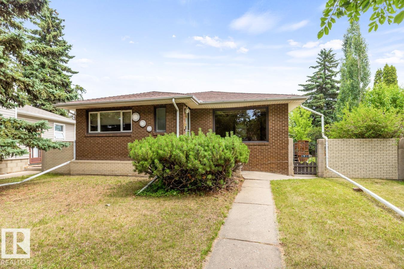134 St Nw Unit 11831 St, Edmonton, AB T5L 1T6