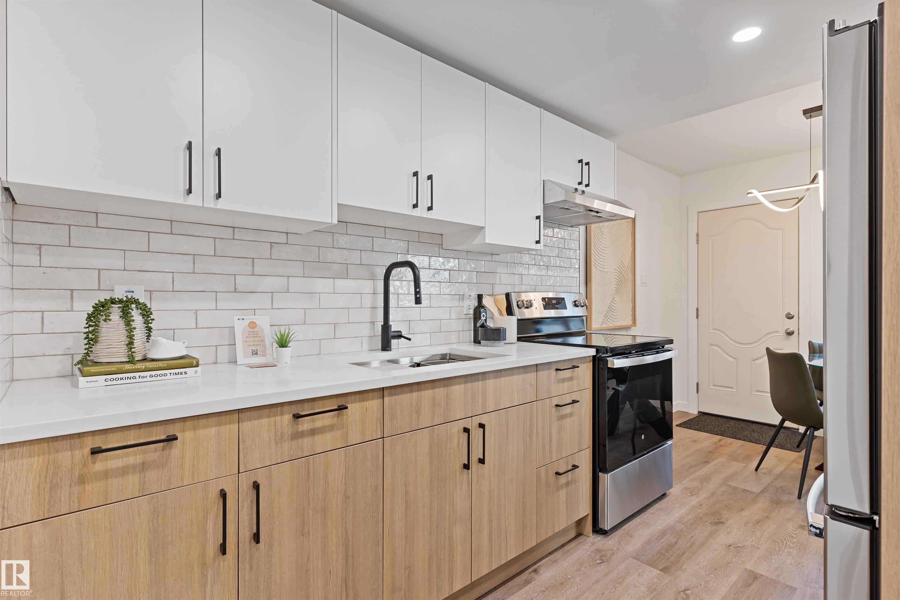 70 Amberly Ct NW, Edmonton, AB T5A 0H9