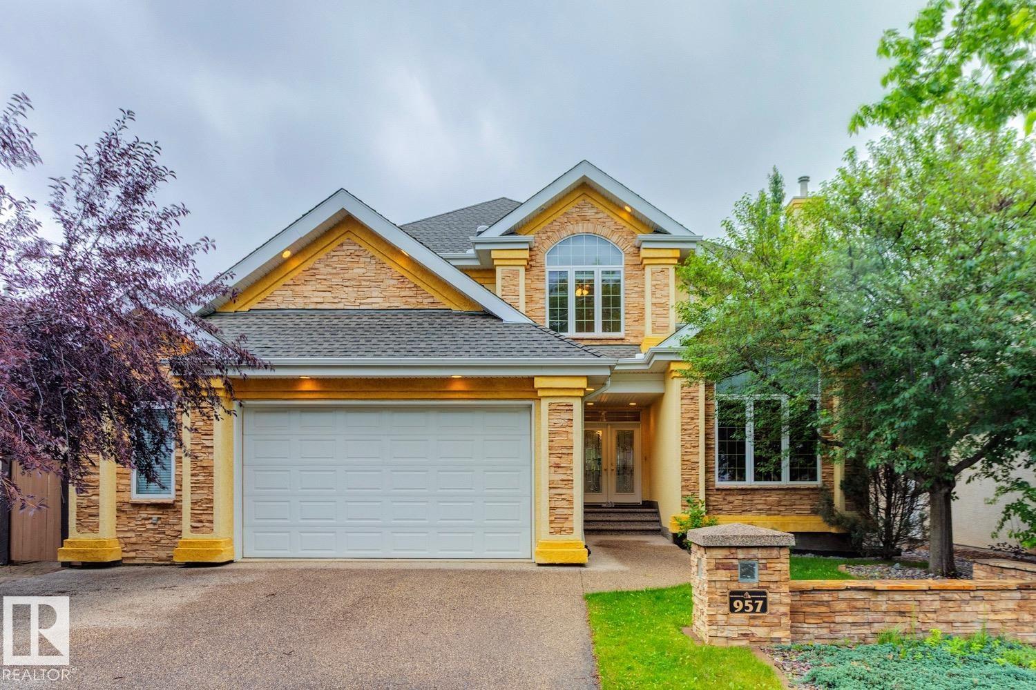 957 Hollingsworth Bn Bnd NW, Edmonton, AB T6R 3G8
