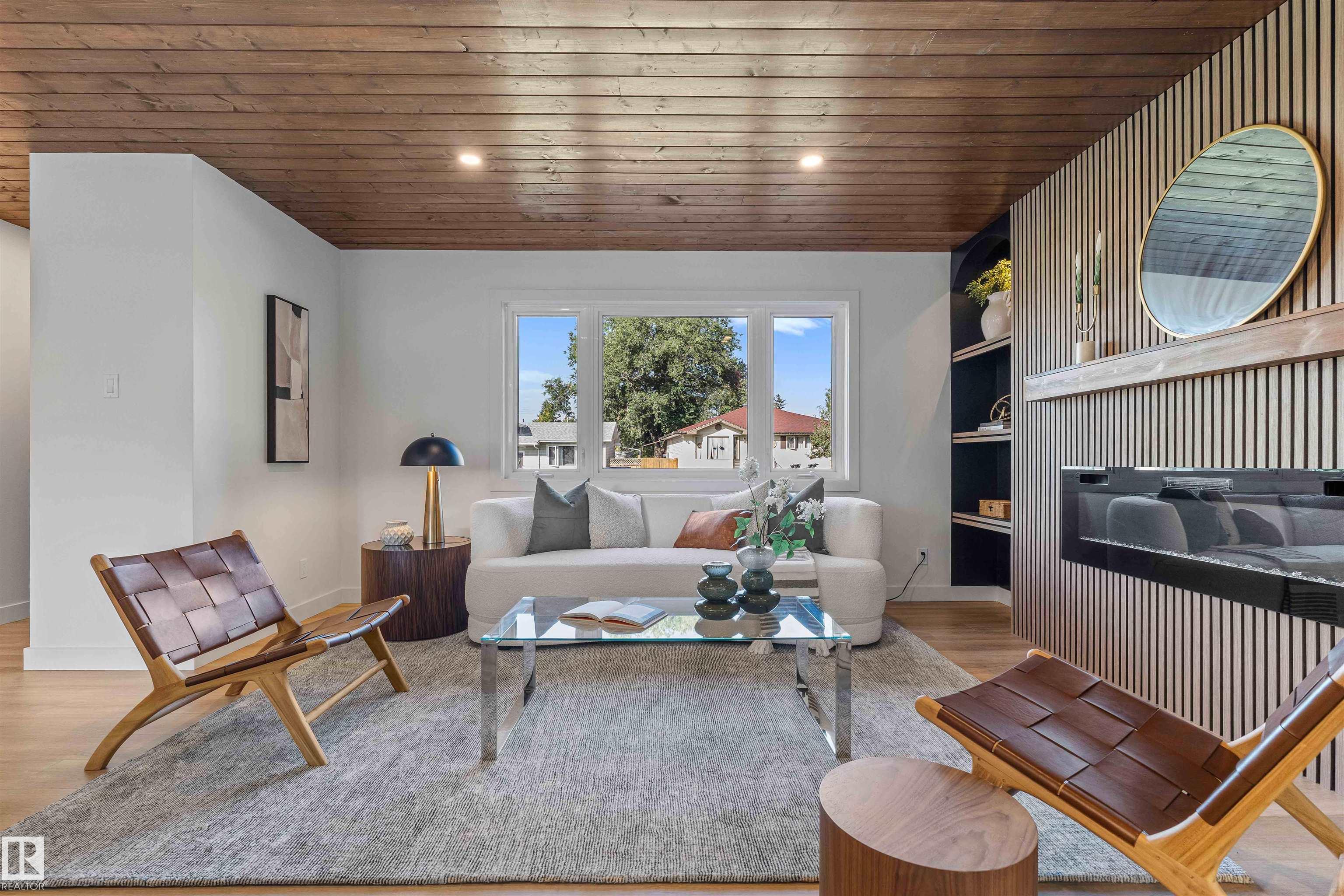 52 St Nw Unit 9619 St, Edmonton, AB T6B 1G8