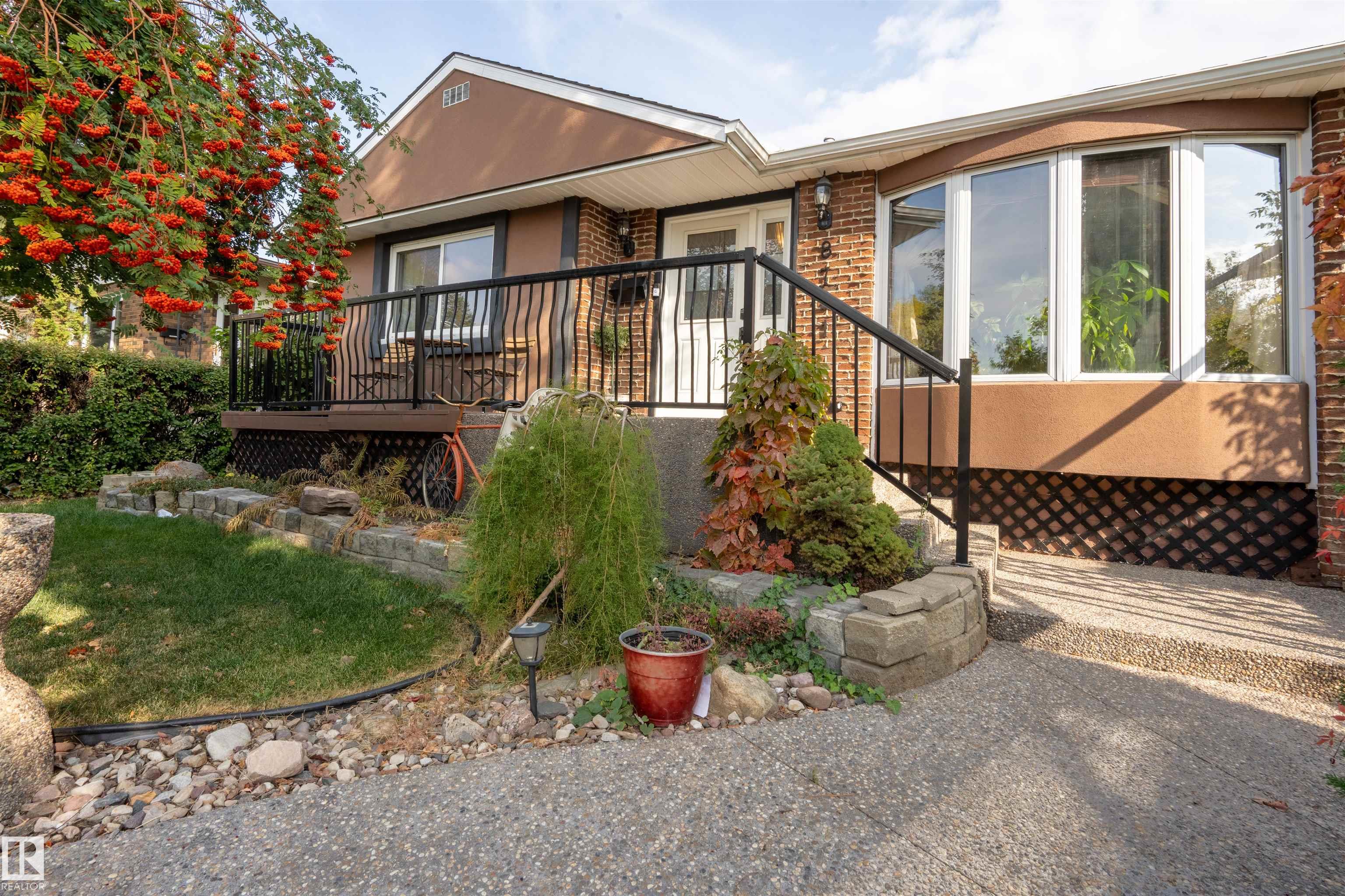 152 St Nw Unit 8721 St, Edmonton, AB T5R 1L9