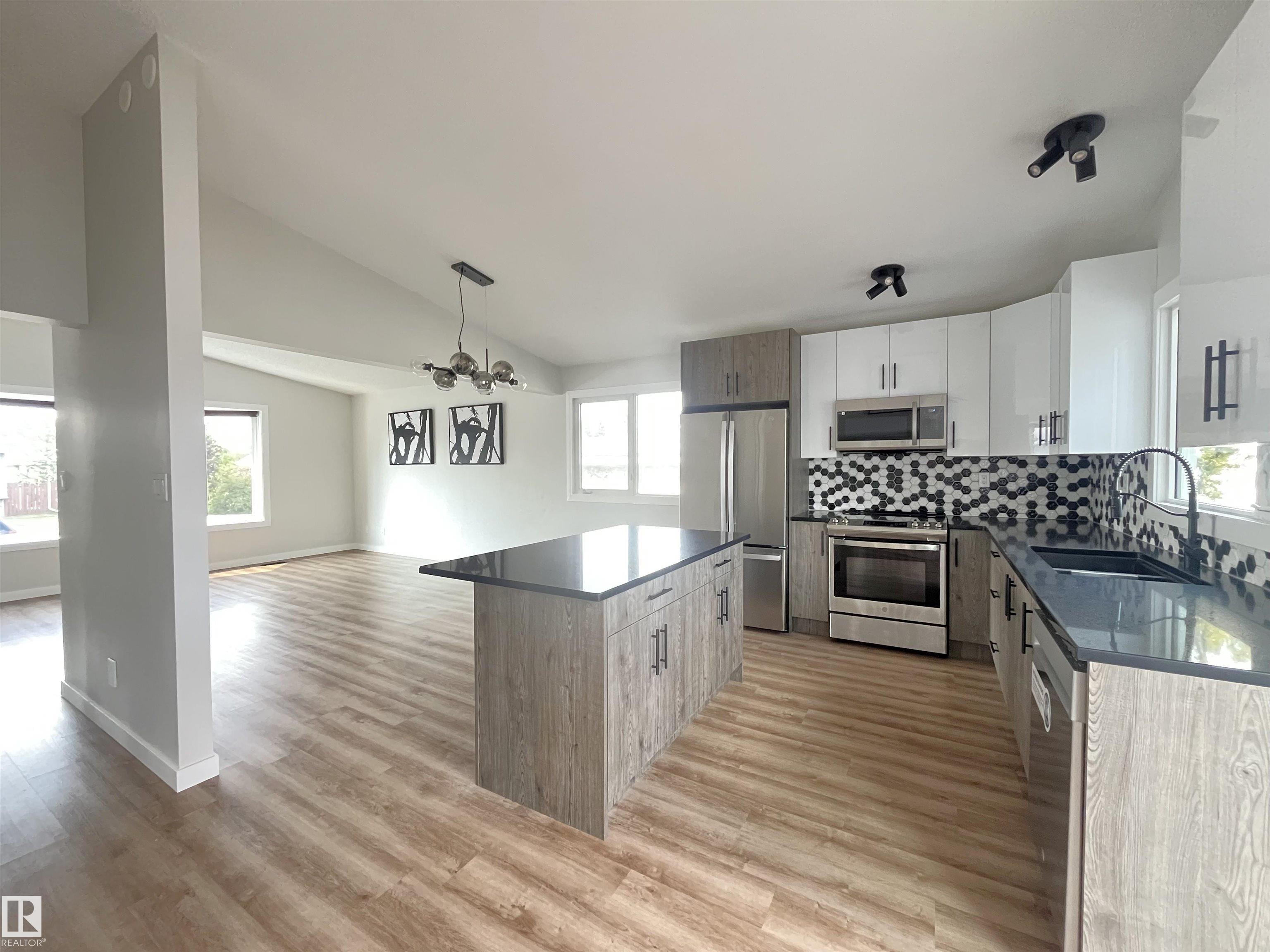 112 St Nw Unit 16307 St, Edmonton, AB T5X 2B2
