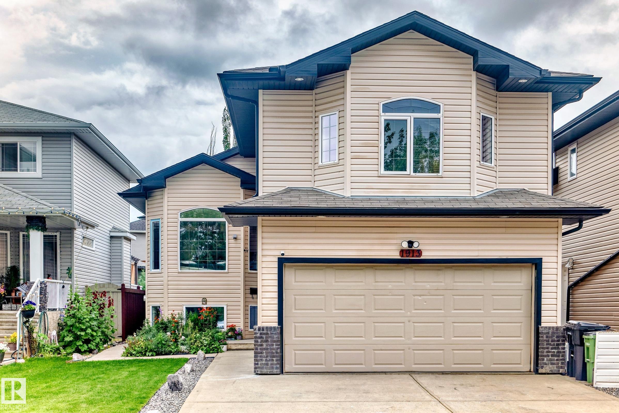 33 Av Nw Unit 1913 Ave #b, Edmonton, AB T6T 0H4