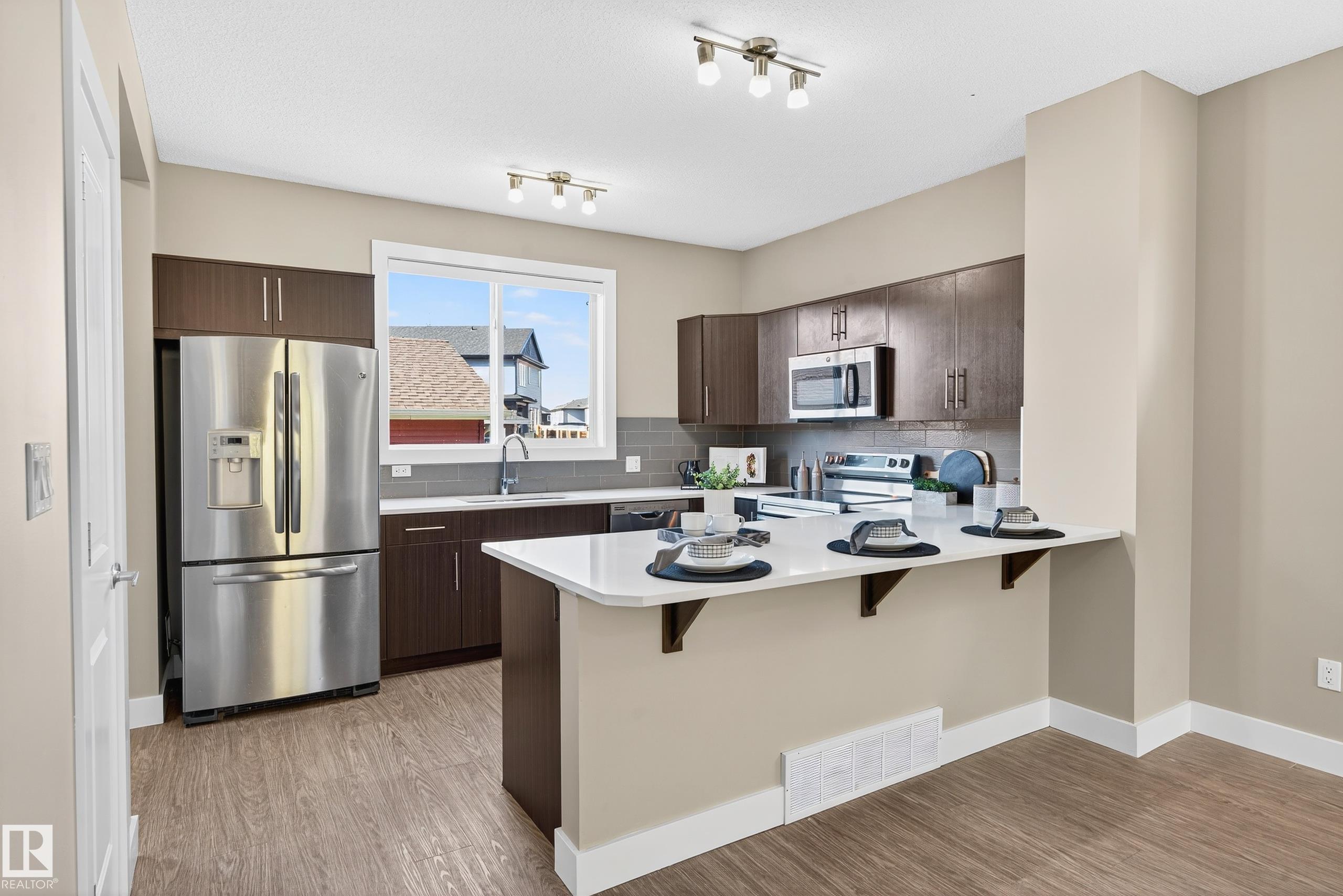24 St Nw Unit 2126 St, Edmonton, AB T6T 0Y4
