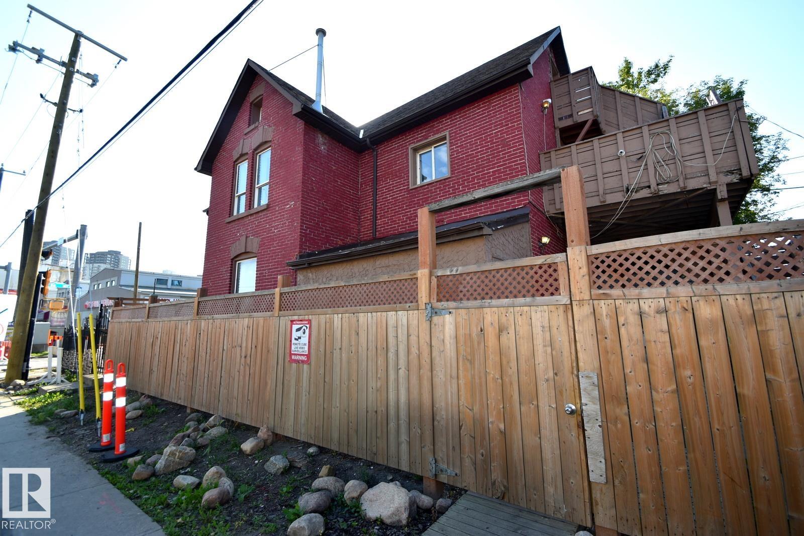 92 St Nw Unit 10734 St, Edmonton, AB T5H 1V4