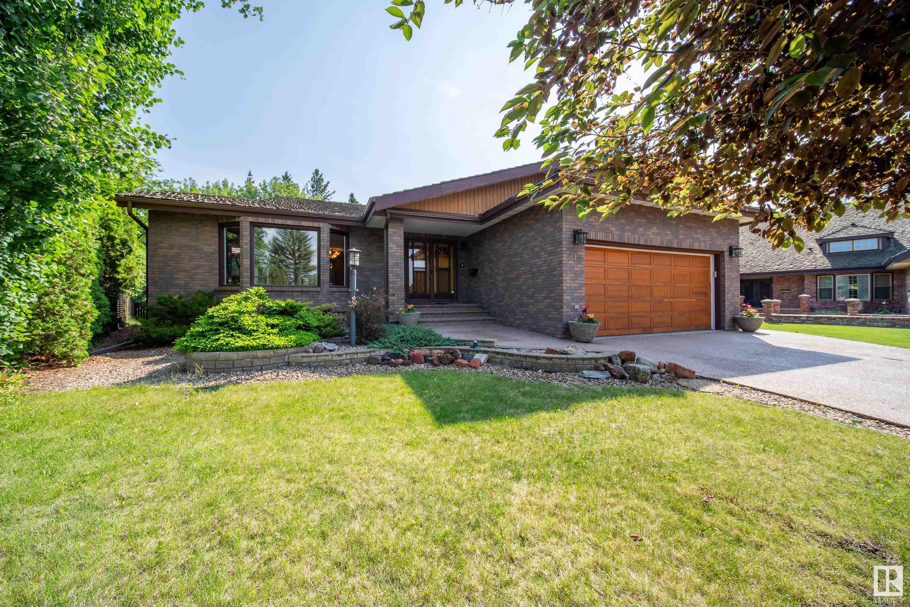 819 Wanyandi Rd NW, Edmonton, AB T5T 2X3