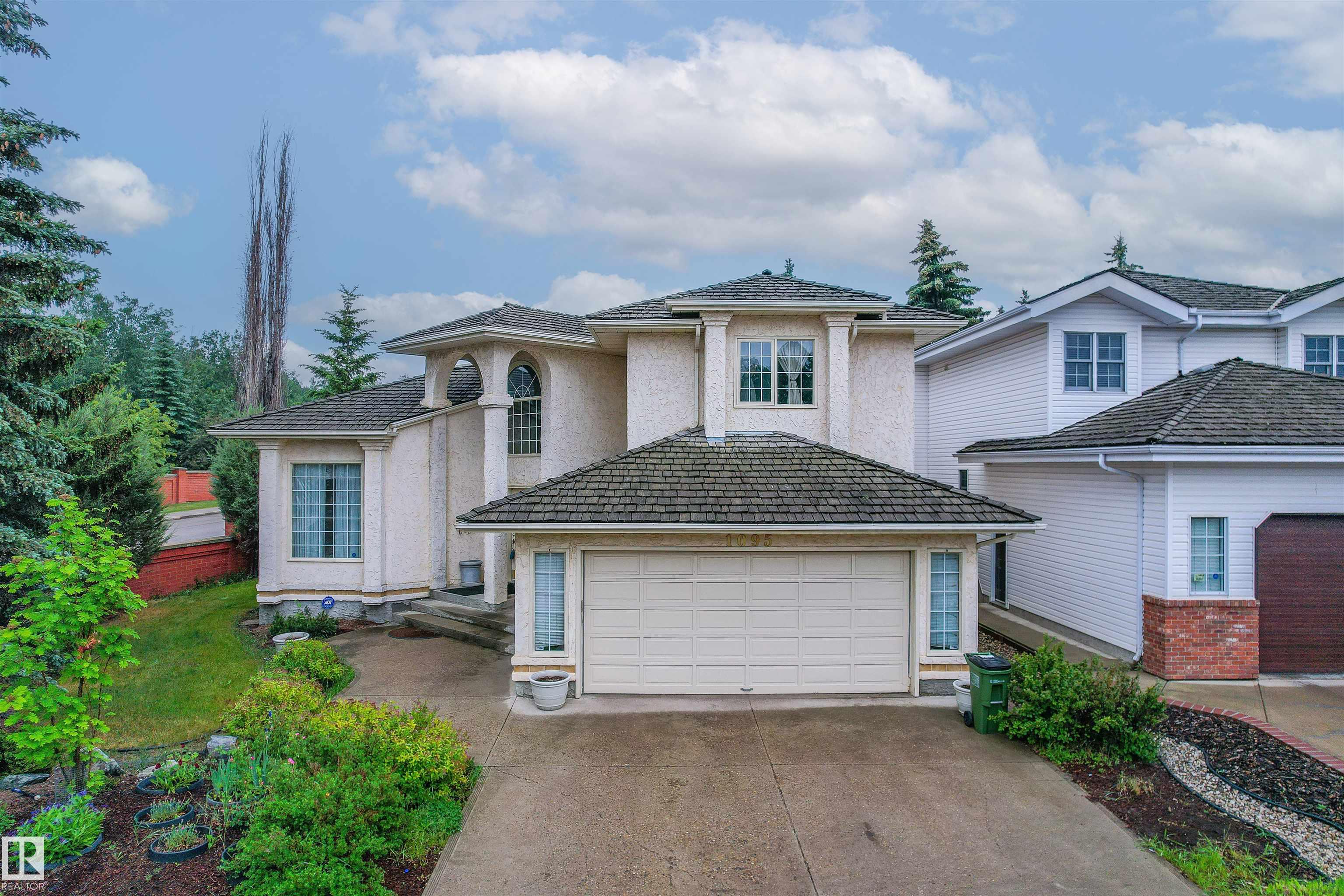 1095 Falconer Rd NW, Edmonton, AB T6R 2C9