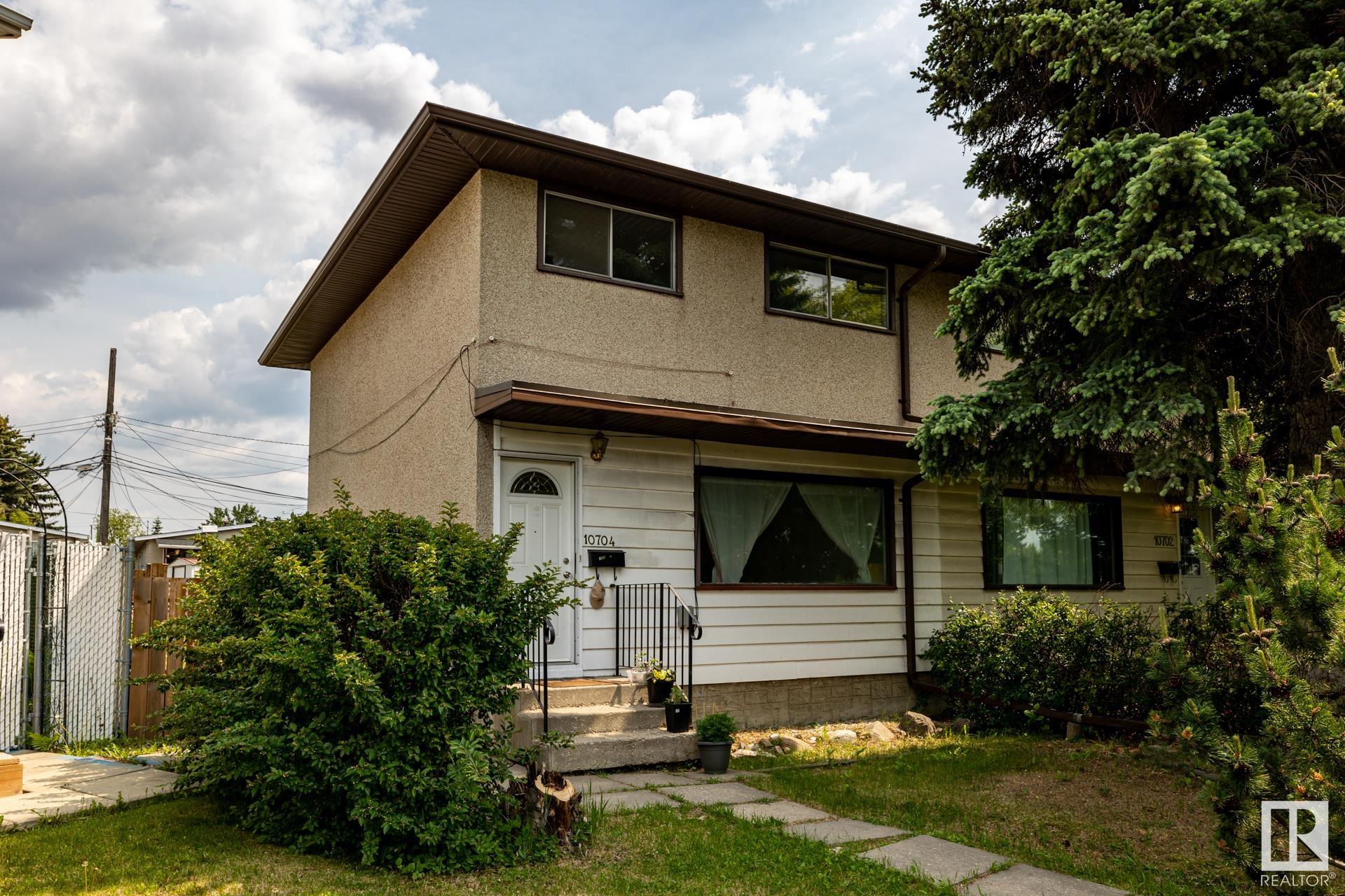 51 Av Nw Unit 10704 Ave, Edmonton, AB T6G 0L2