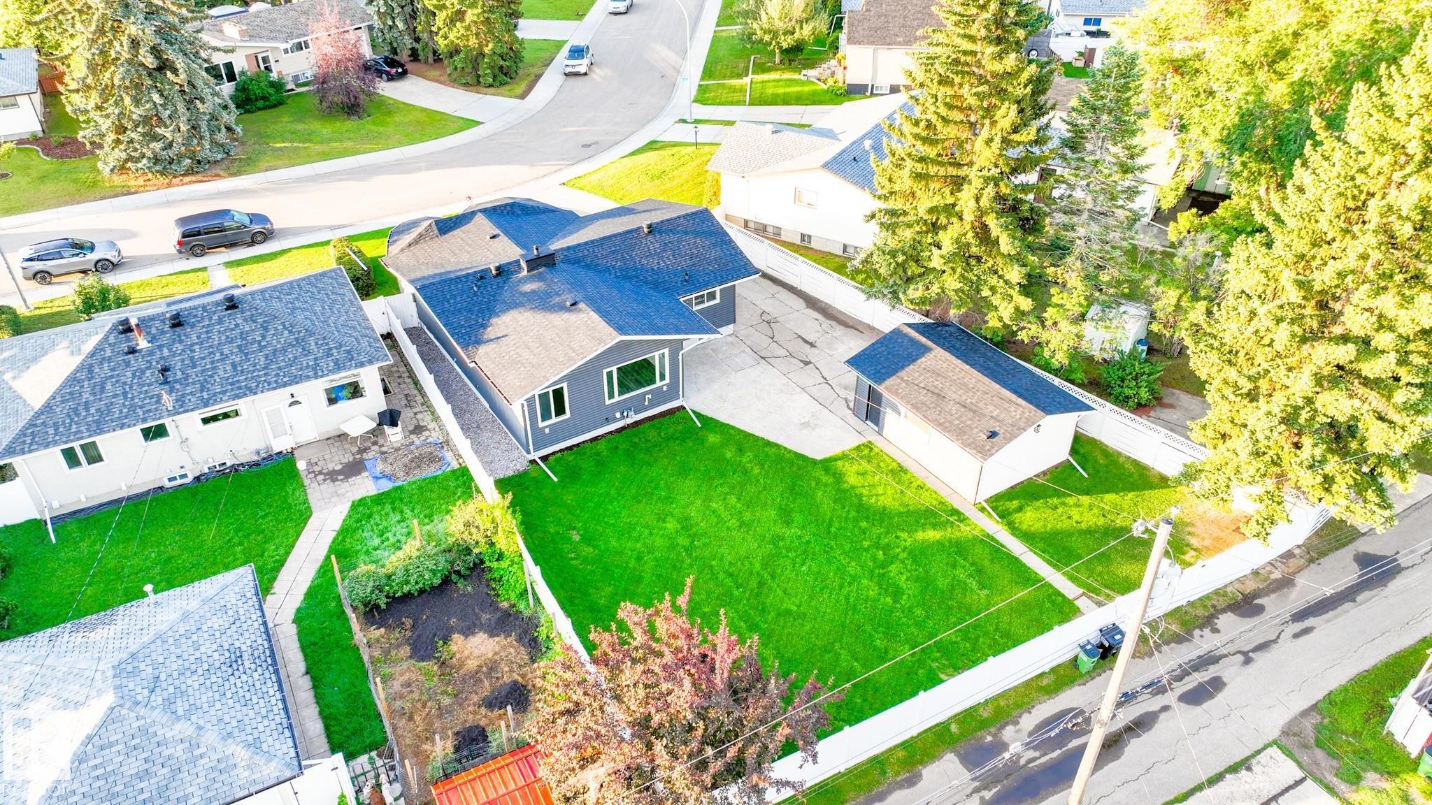 134 Av Nw Unit 10524 Ave, Edmonton, AB T5E 1J6