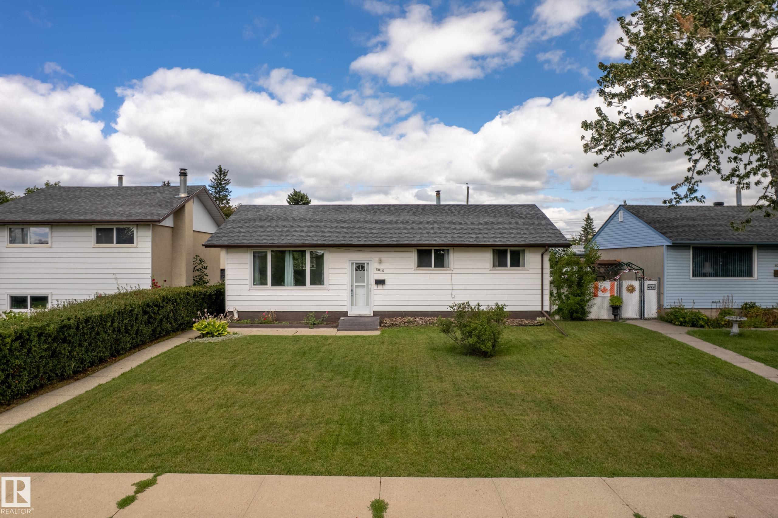 131 Av Nw Unit 8016 Ave #a, Edmonton, AB T5C 2A3