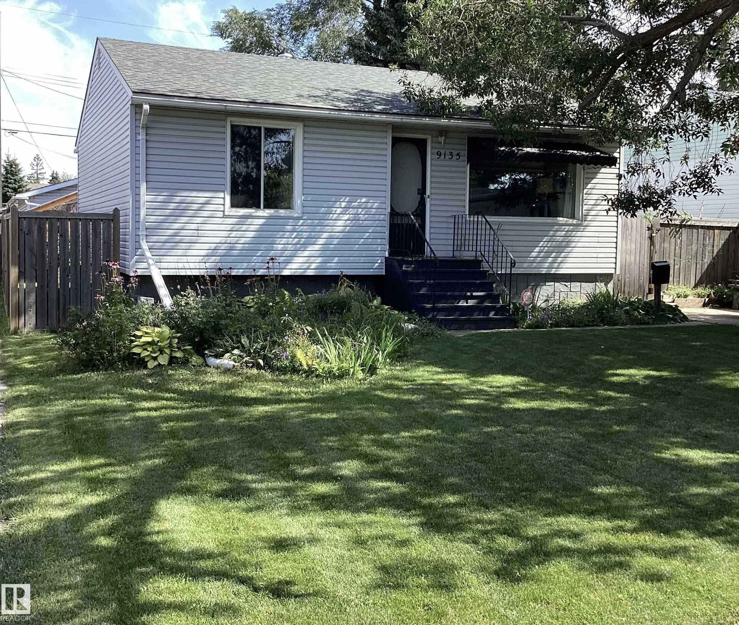 155 St Nw Unit 9135 St, Edmonton, AB T5R 1W6