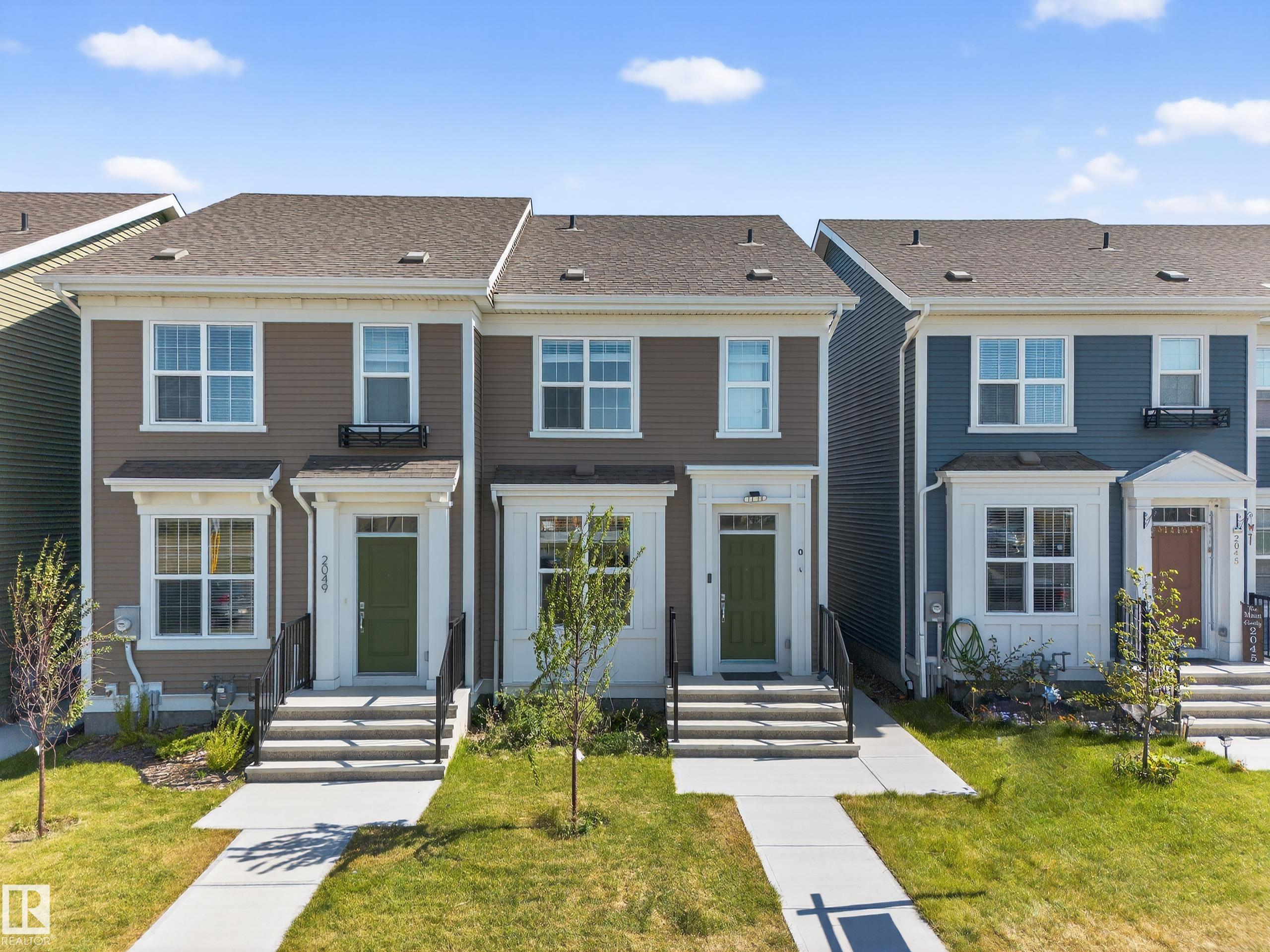 2047 Maple Rd NW, Edmonton, AB T6T 2T1