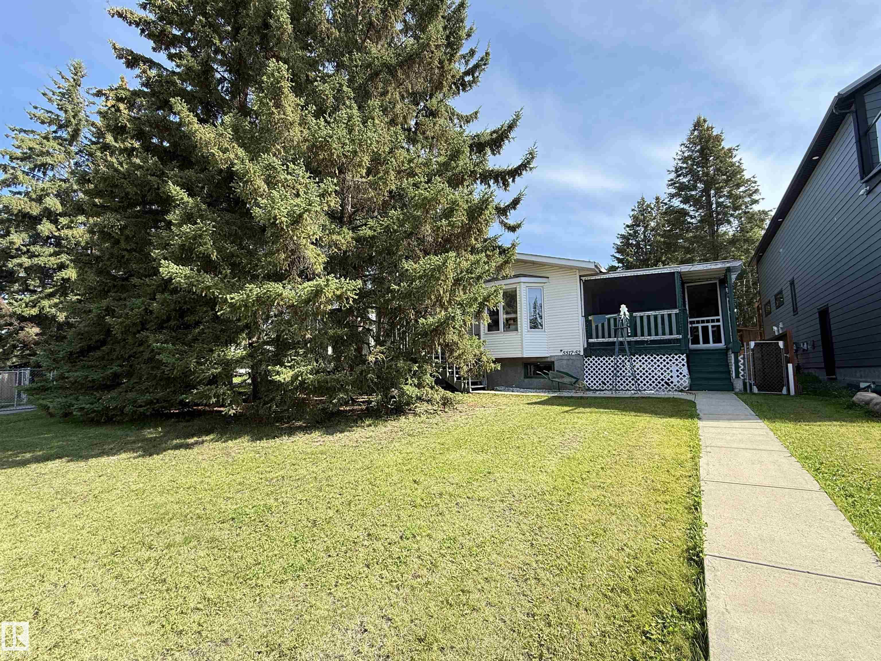 52 St Unit 5517 St, Wabamun, AB T0E 2K0