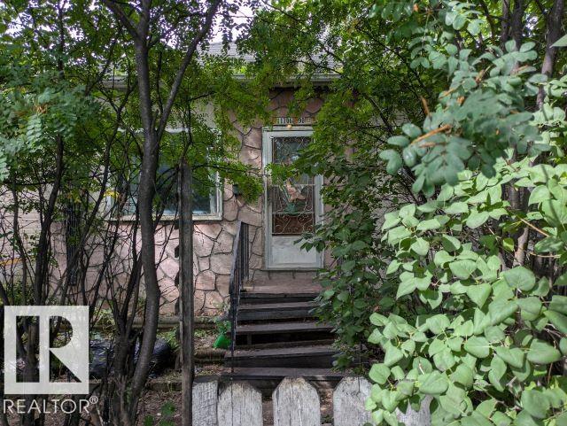 90 St Nw Unit 11706 St, Edmonton, AB T5B 3Y5