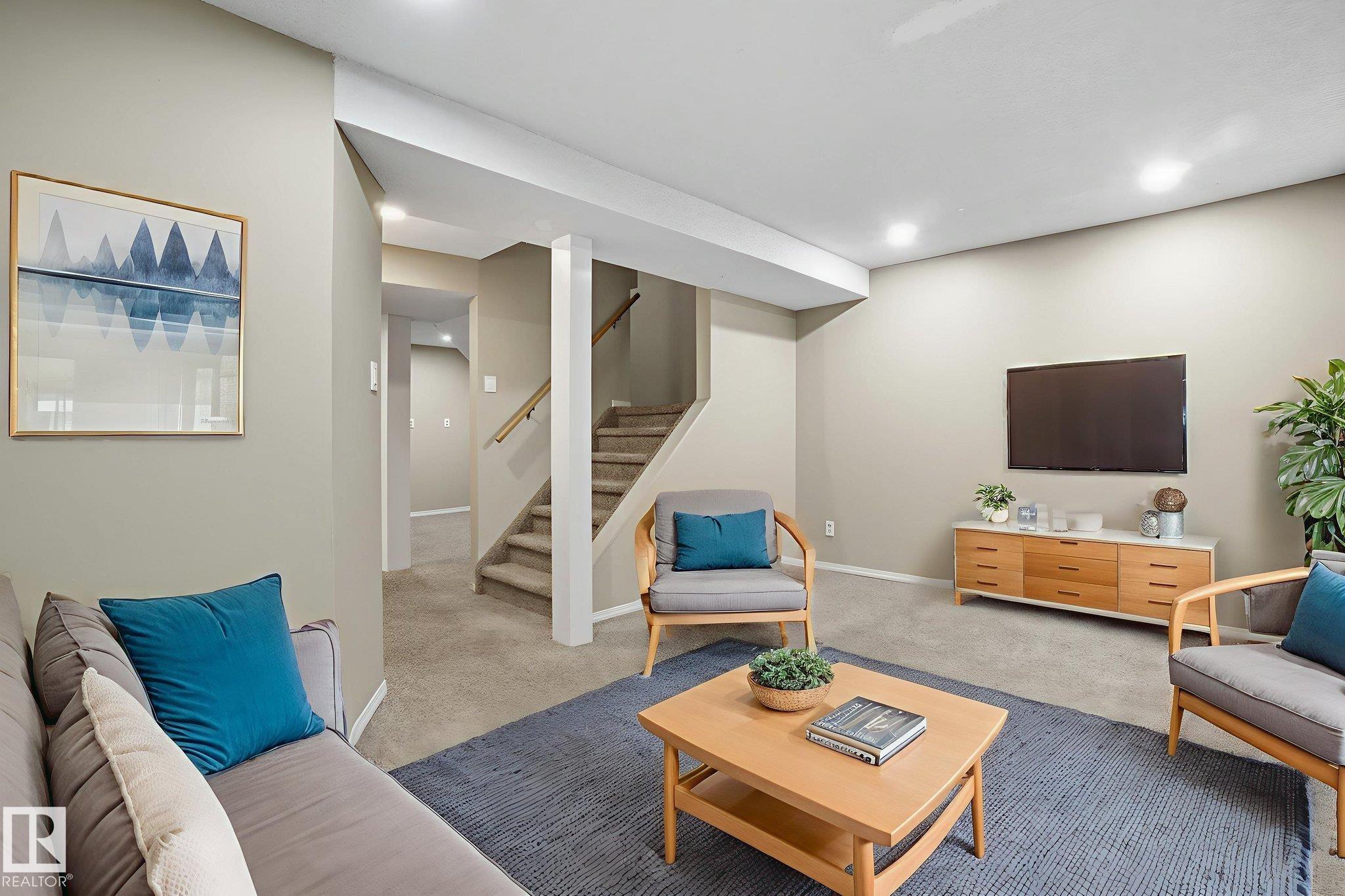 121 Kirkwood Way NW, Edmonton, AB T6L 5J7