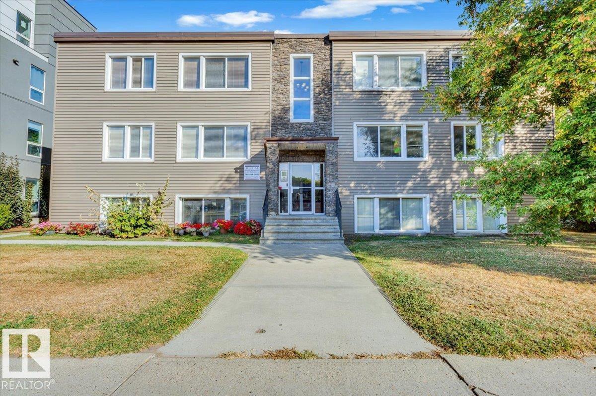 9650 82 Avenue Northwest #4, Edmonton, AB T6C 1A1