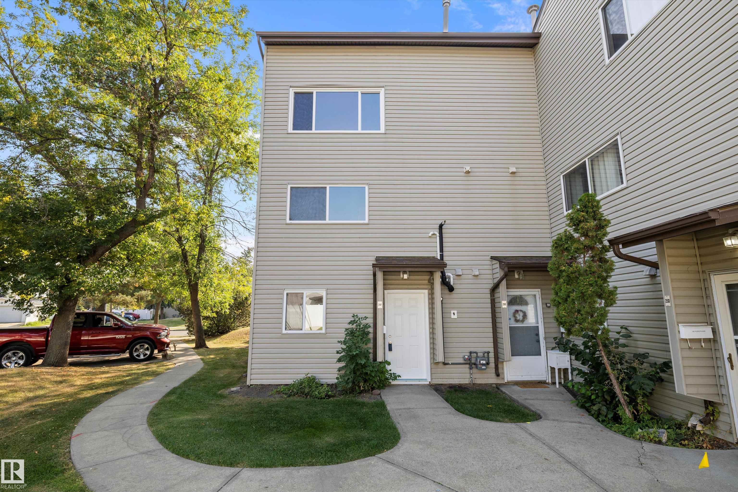 25 Meadowlark Vg Vlg NW #f, Edmonton, AB T5R 5X4