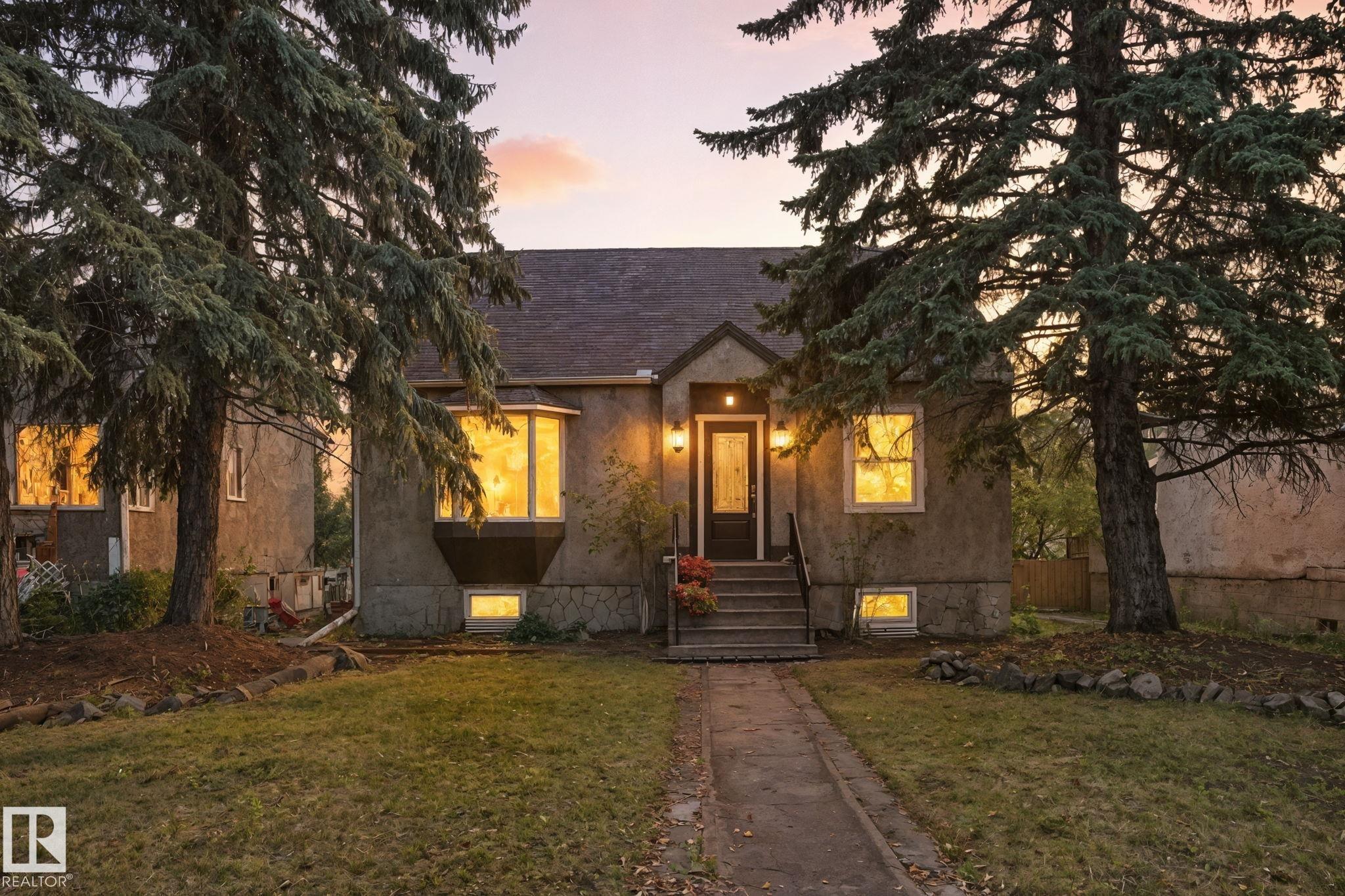 71 Av Nw Unit 11222 Ave, Edmonton, AB T6G 0A6