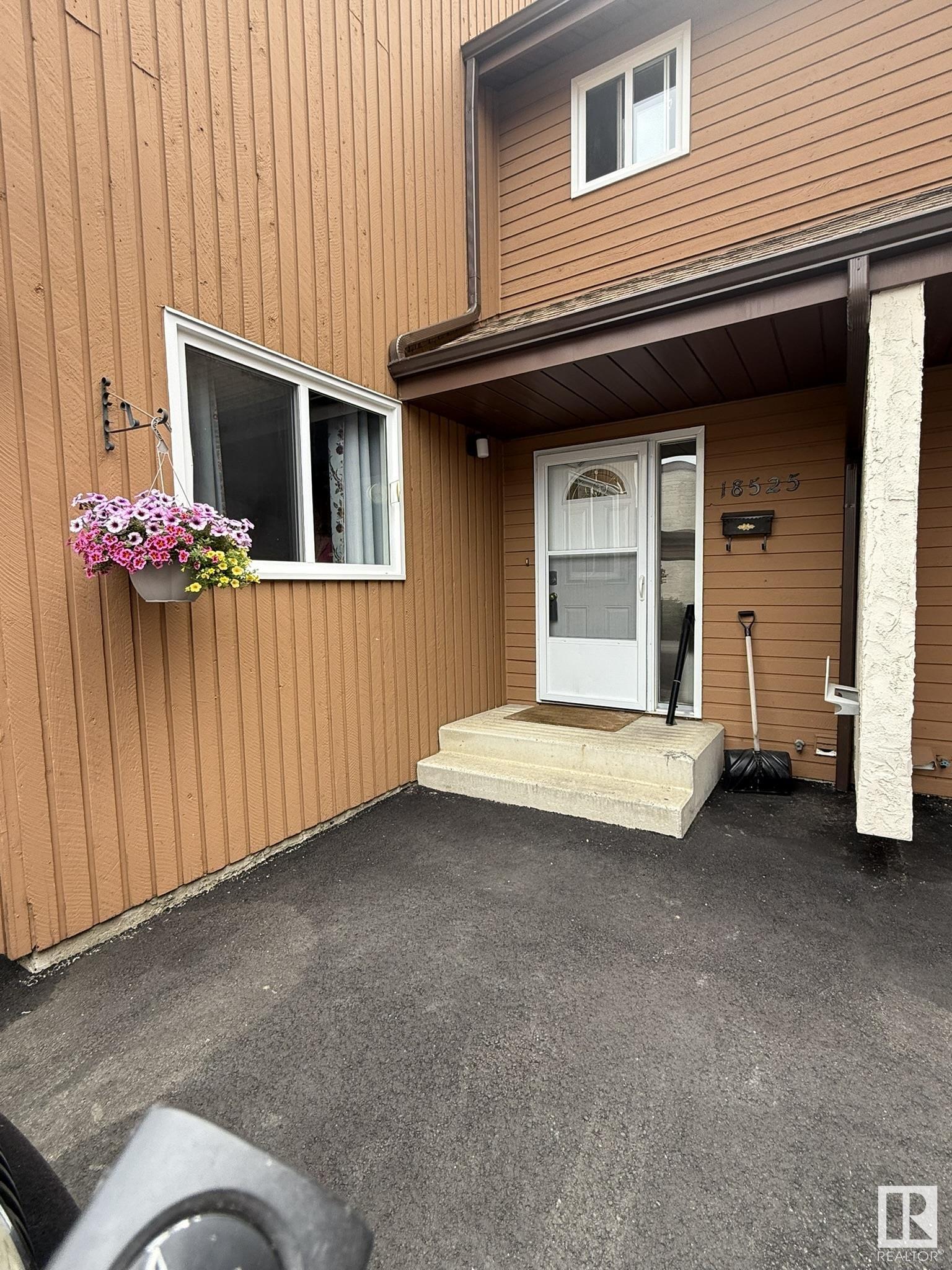 66 Av Nw Unit 18525 Ave, Edmonton, AB T5T 2M3