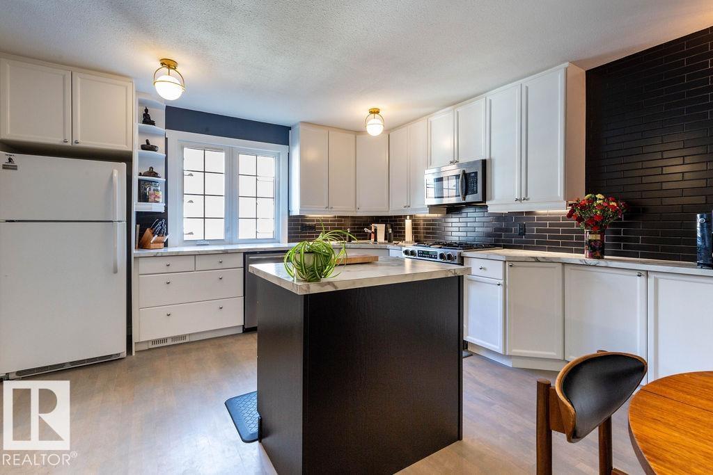 67 Av Nw Unit 17034 Ave, Edmonton, AB T5T 1Y9