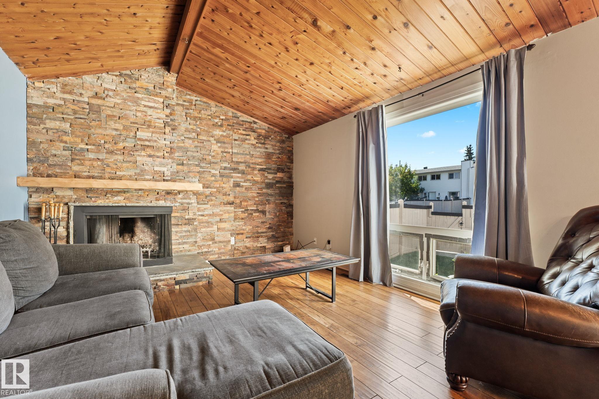 167 Marlborough Pl NW, Edmonton, AB T5T 1Y6