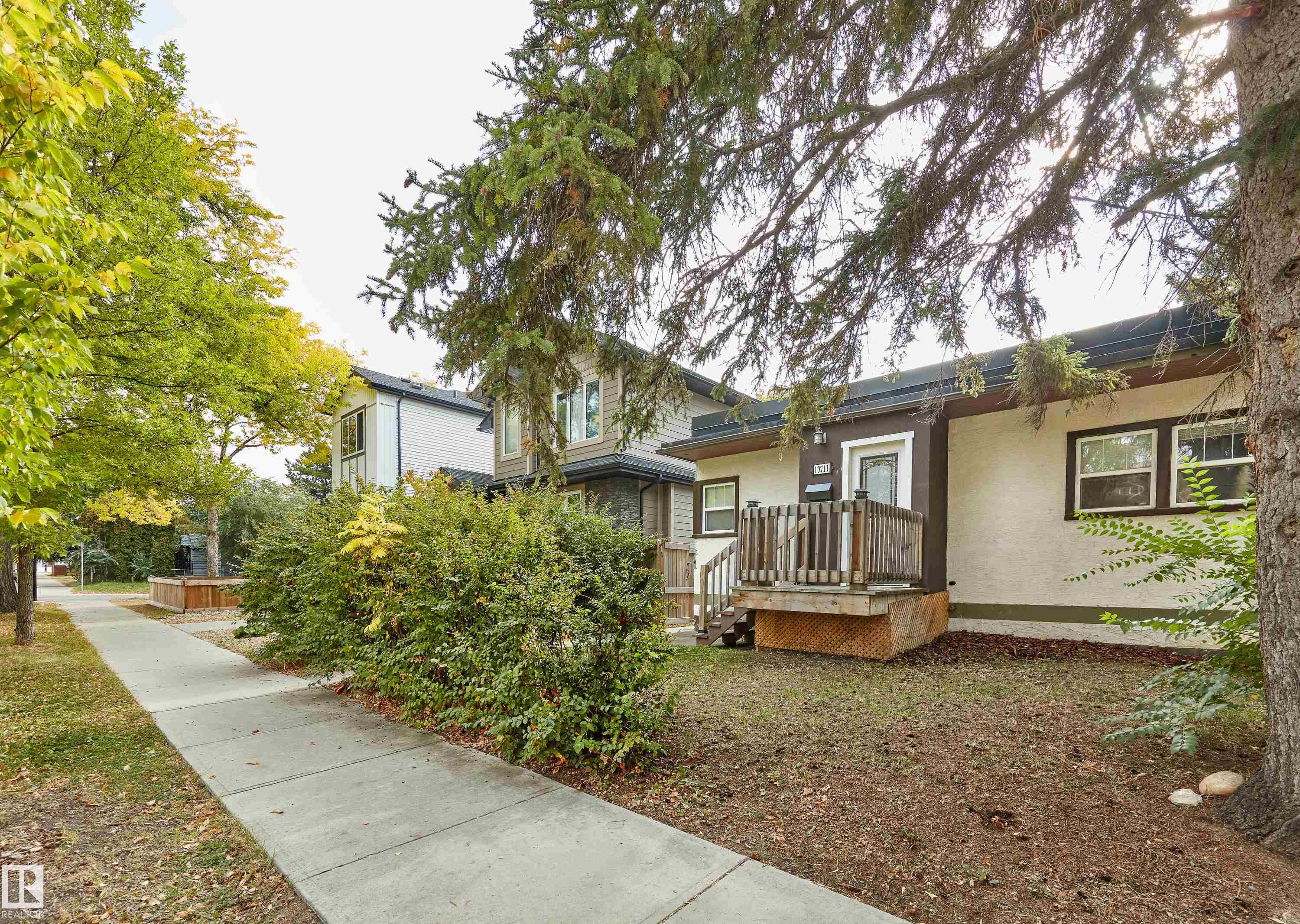 76 Av Nw Unit 10711 Ave, Edmonton, AB T6E 1L8