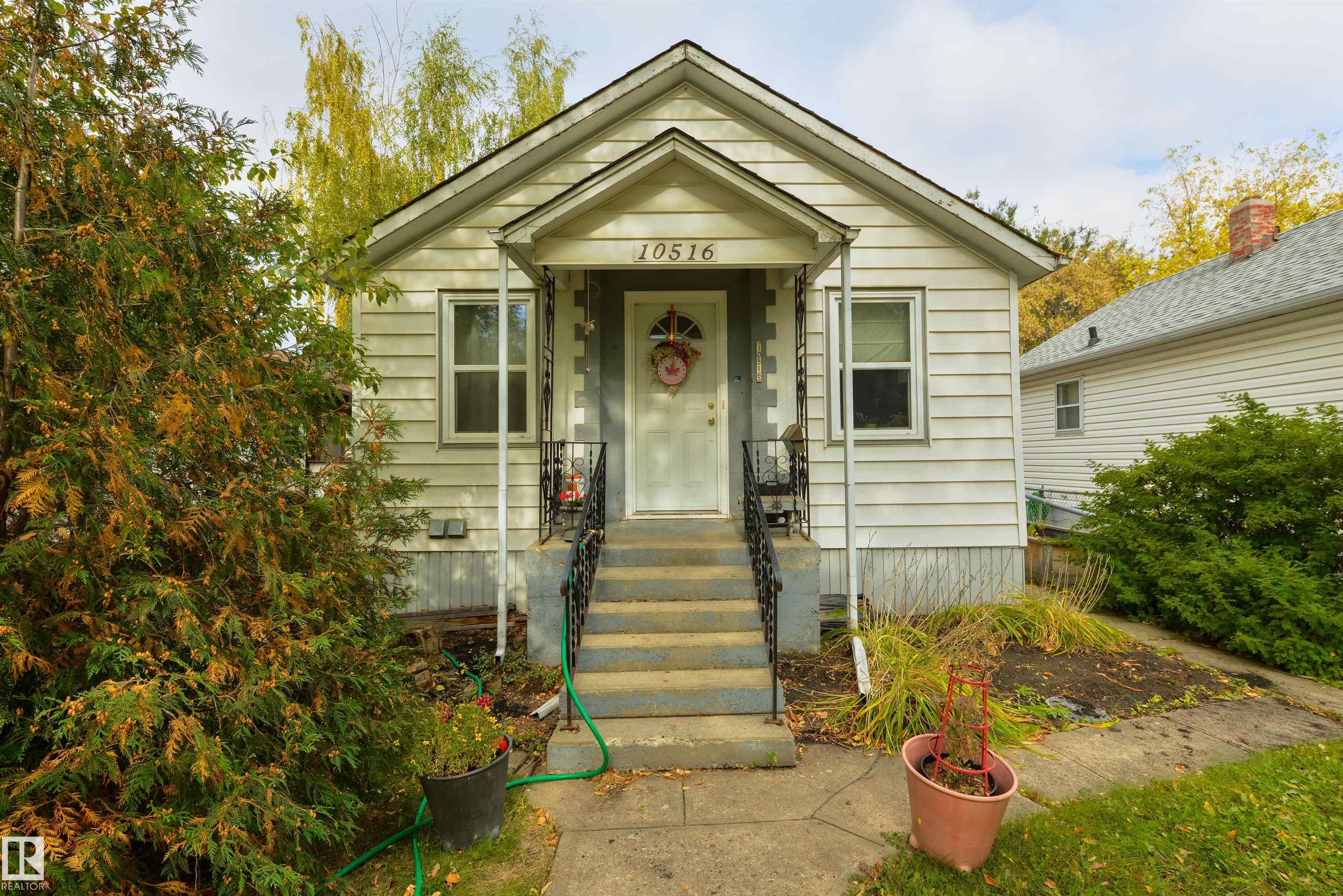 74 Av Nw Unit 10516 Ave, Edmonton, AB T6E 1G2