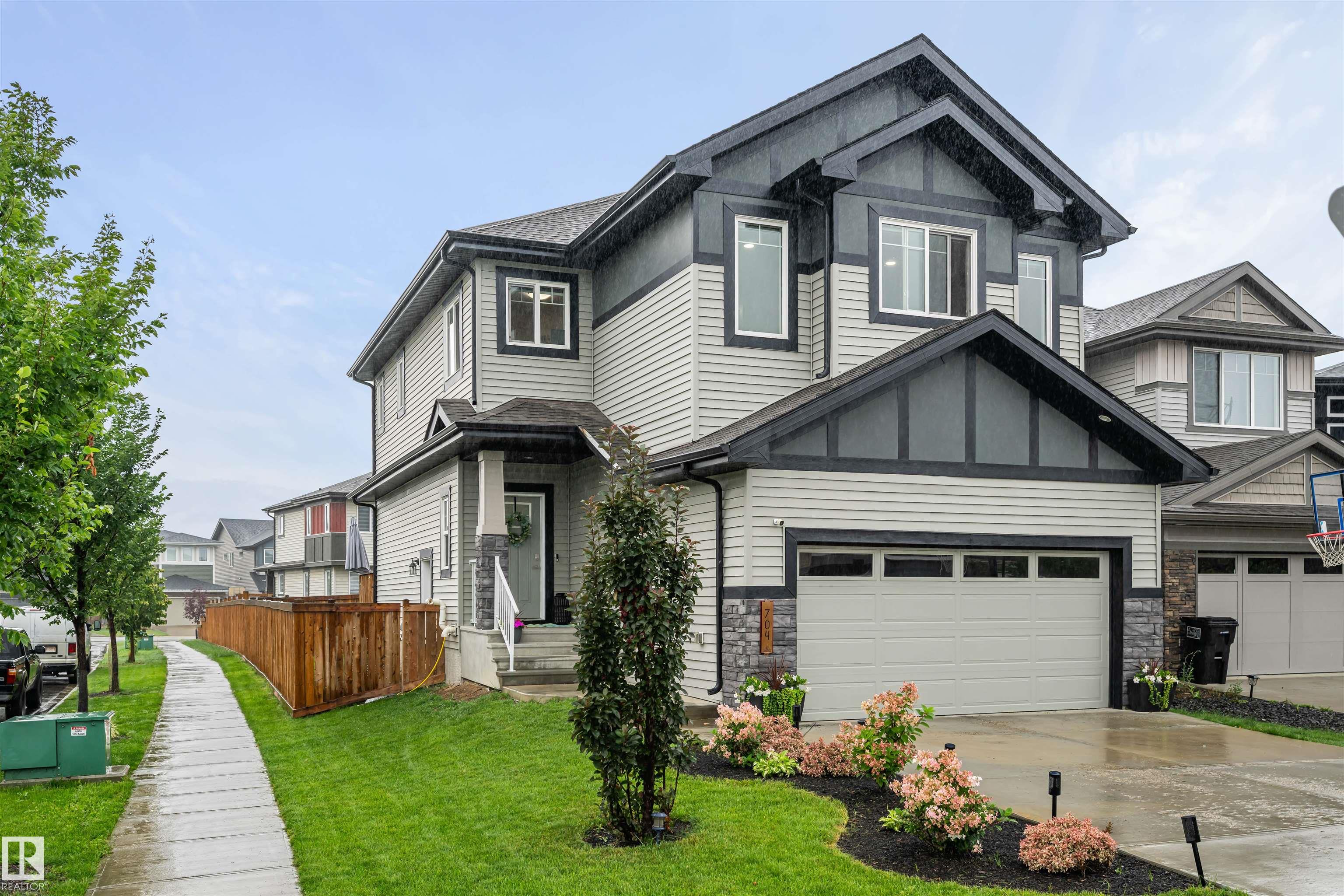 704 Conroy Co Ct SW, Edmonton, AB T6W 4H5
