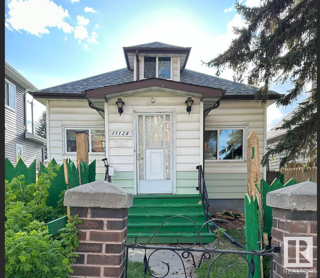 95 St Nw Unit 11128 St #a, Edmonton, AB T5G 1N7