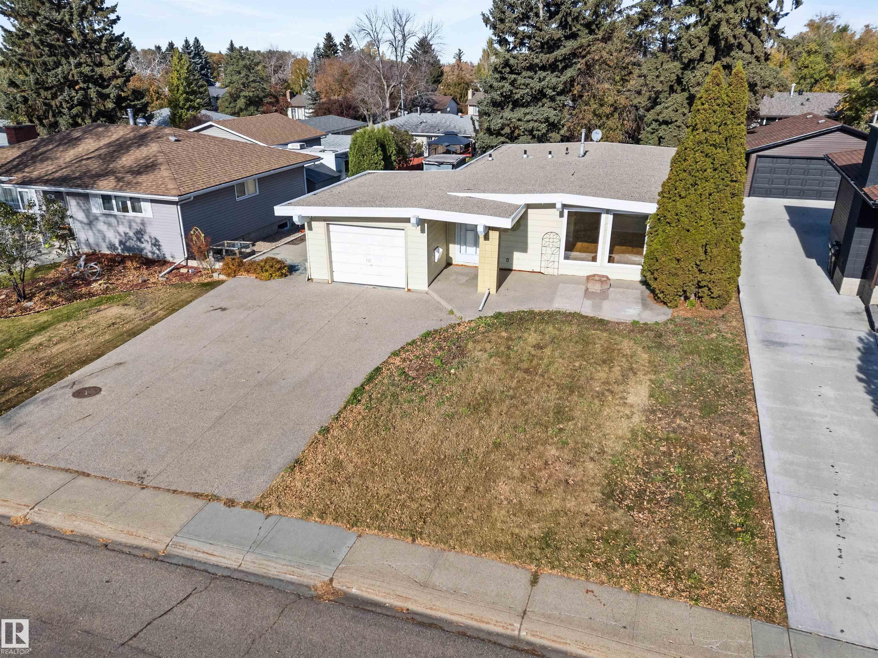 23 Gillingham Cr Cres, Sherwood Park, AB T8A 2X5
