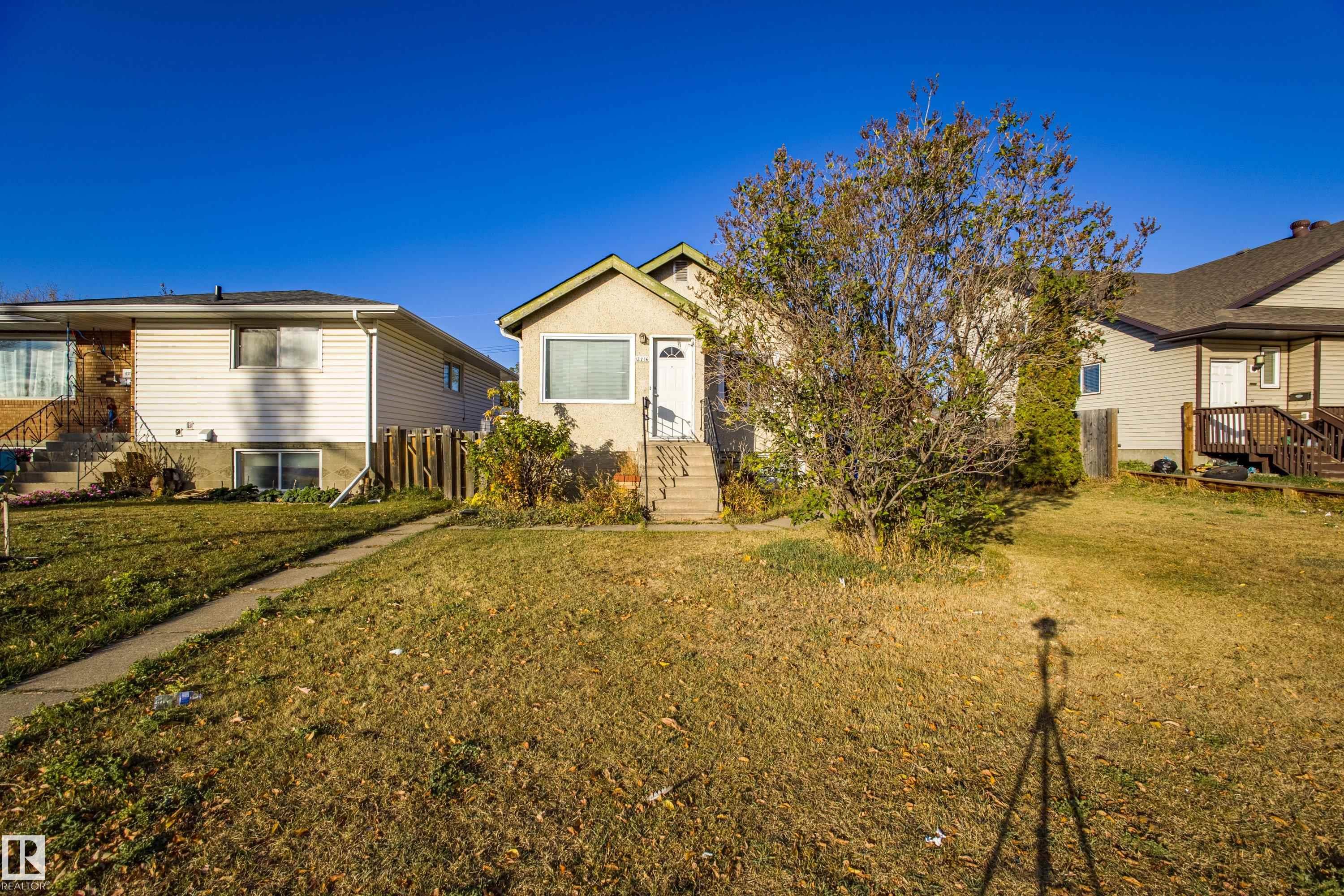 12718 94 St Nw Unit 12716 St, Edmonton, AB T5E 3V5