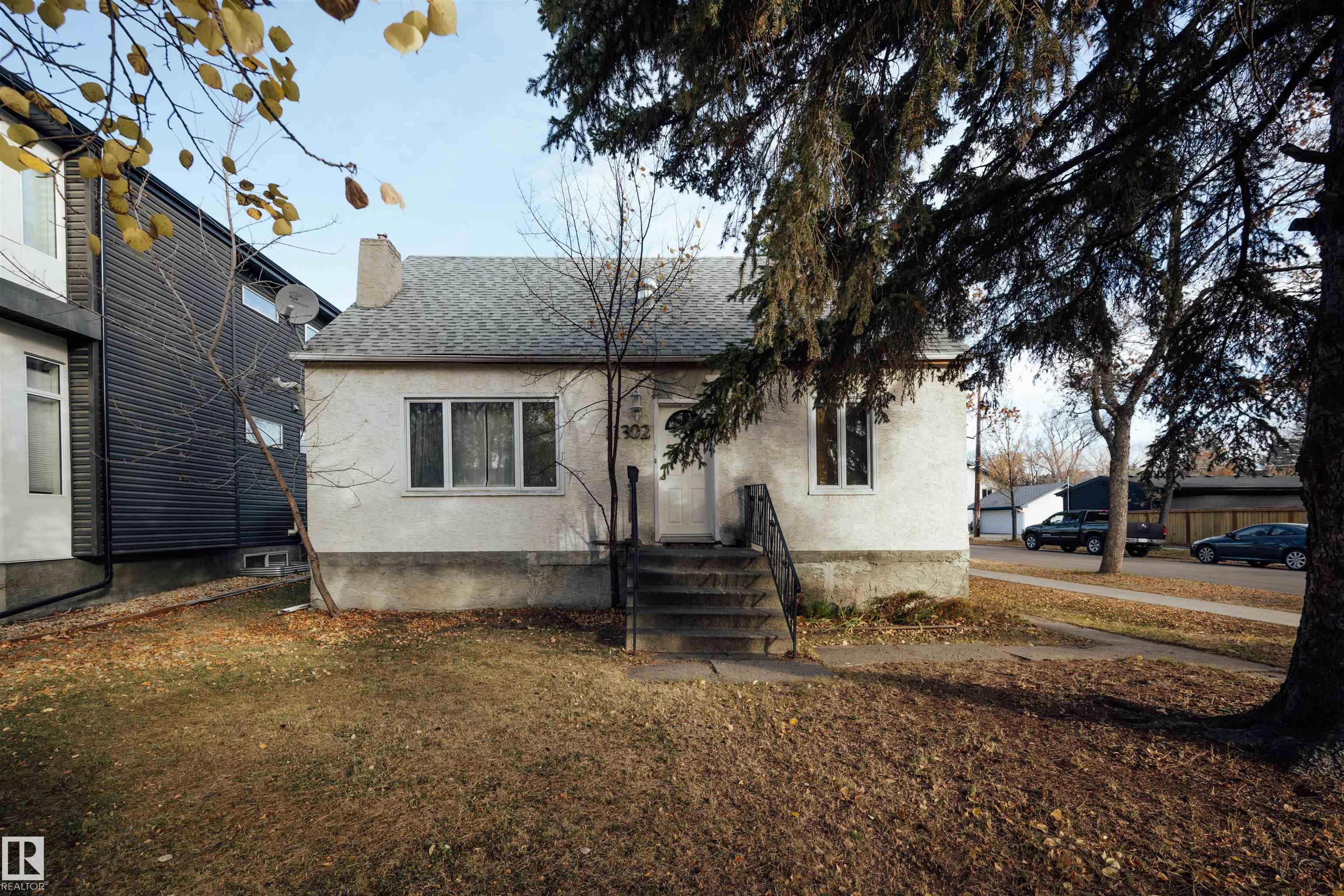 75 Av Nw Unit 11302 Ave, Edmonton, AB T6G 0H5