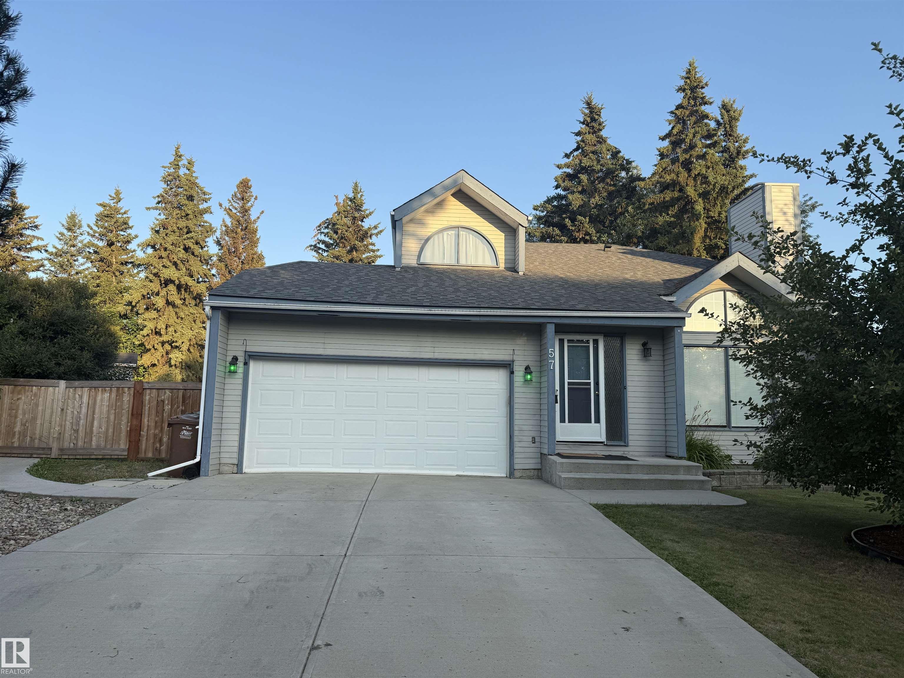 57 Woodcrest Ave, St. Albert, AB T8N 3H8