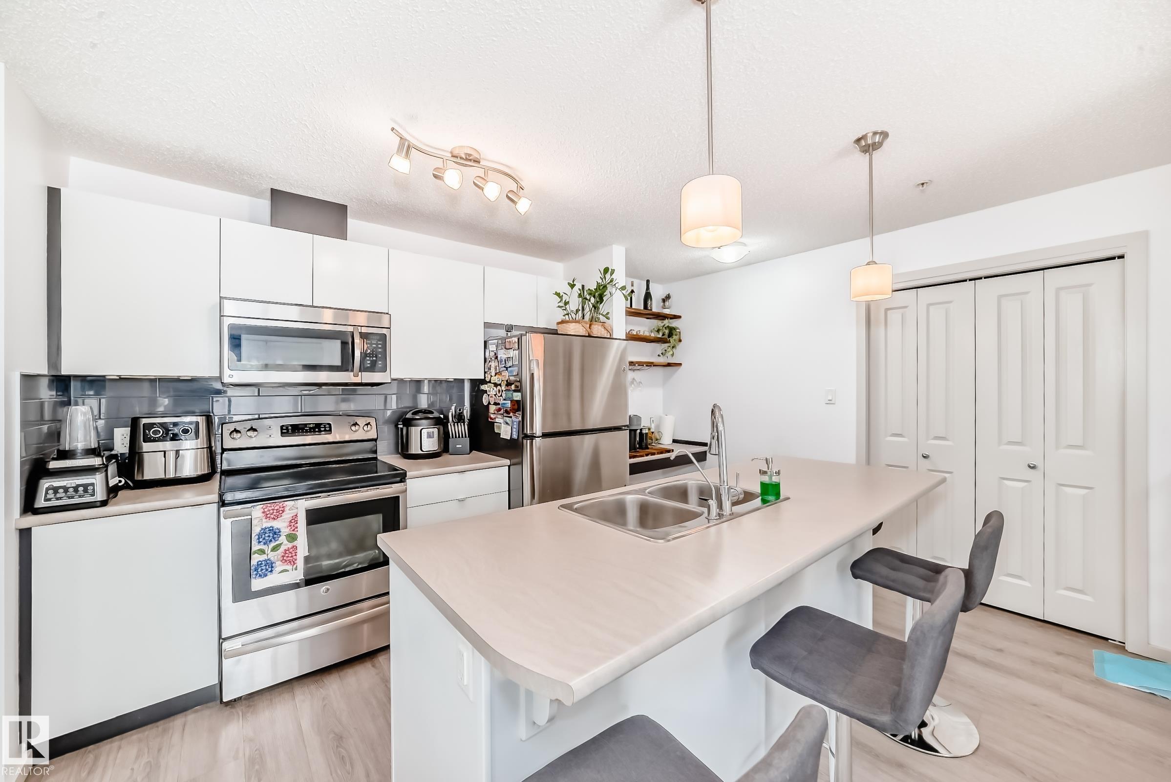 148-348 Windermere Rd NW, Edmonton, AB T6W 2P2