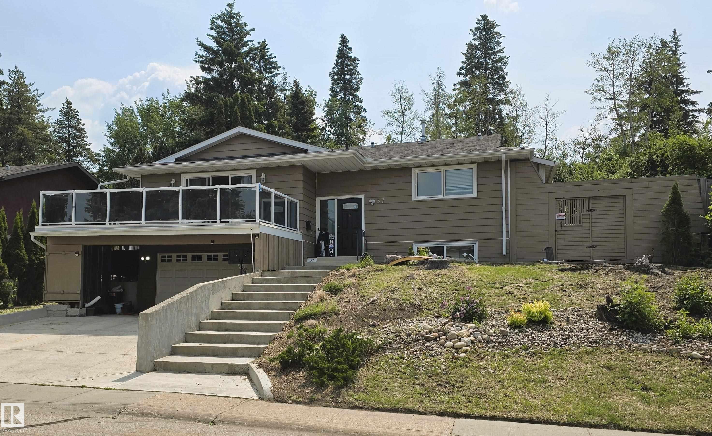 37 Manchester Dr, Sherwood Park, AB T8A 0T3