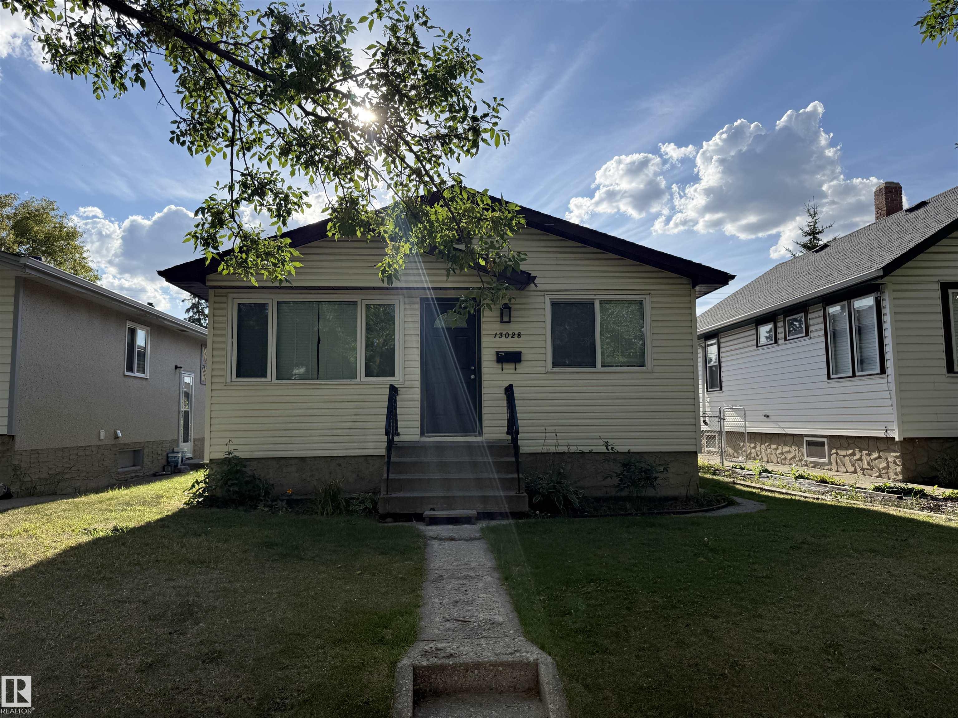 65 St Nw Unit 13028 St, Edmonton, AB T5A 1A1