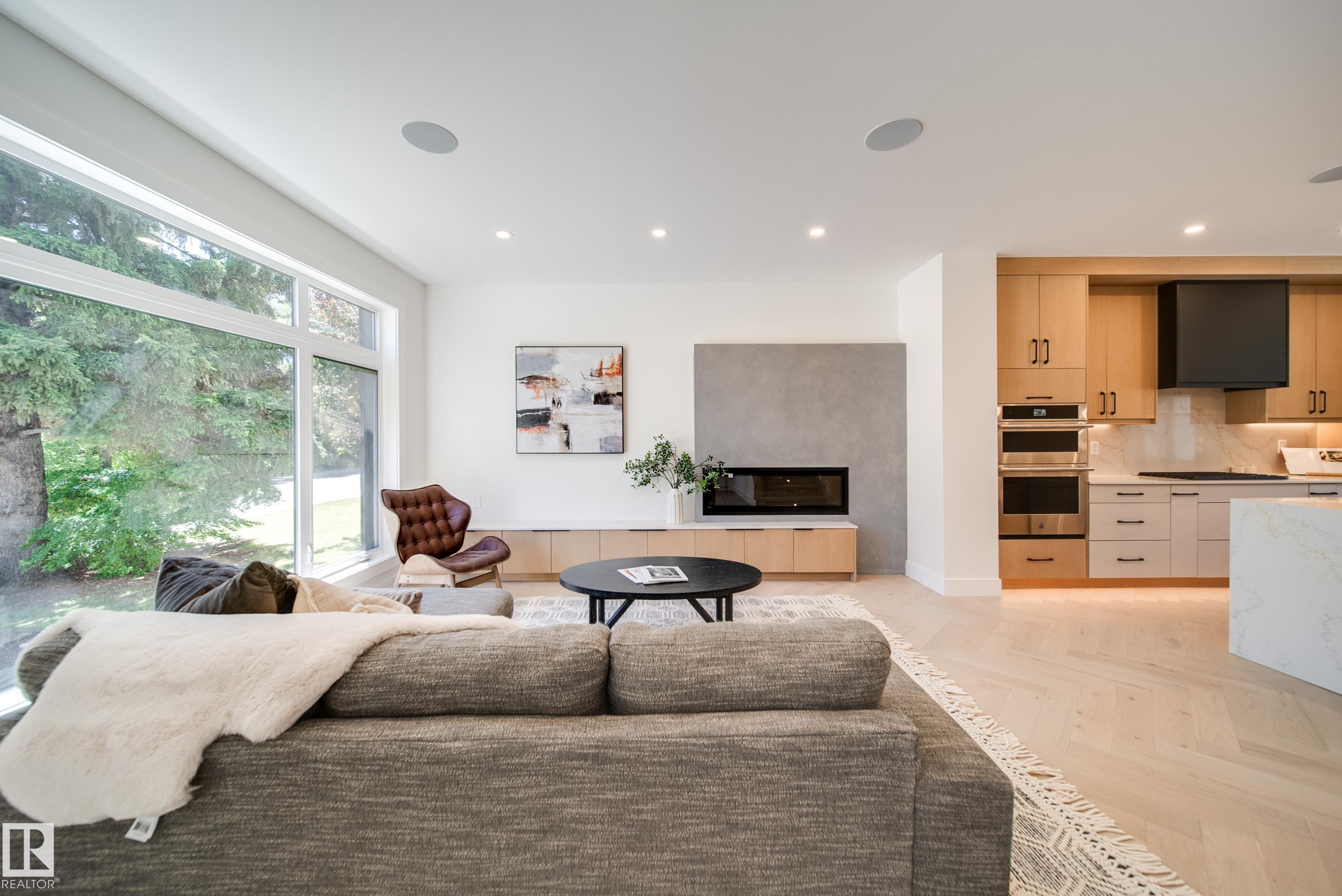 119 St Nw Unit 7146 St, Edmonton, AB T6G 1V6