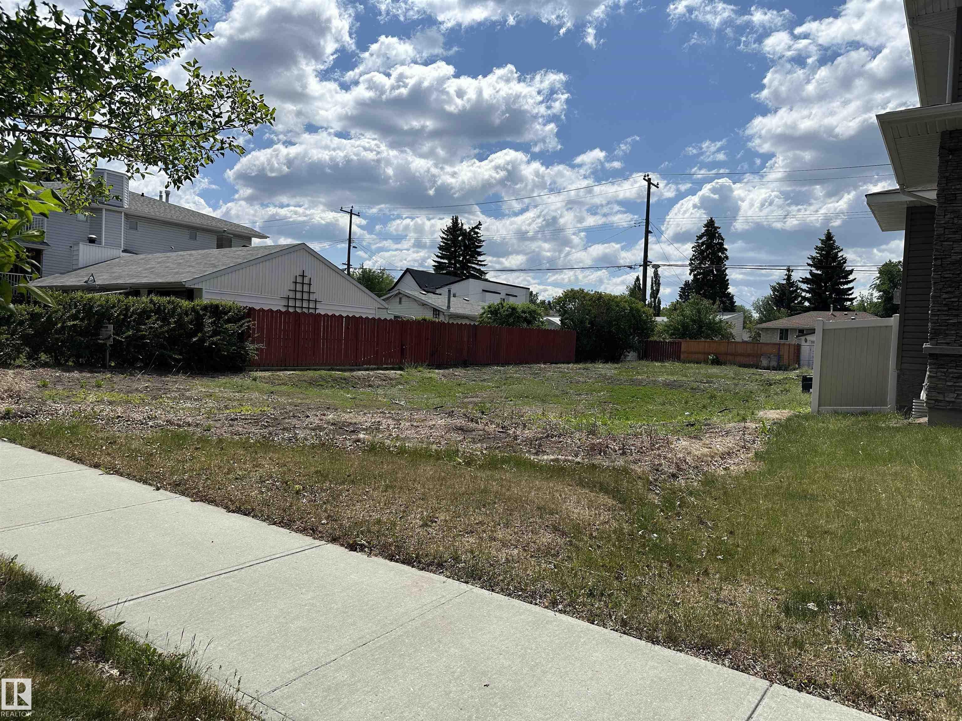 77 Av Nw Unit 8527 Ave, Edmonton, AB T6C 0L5