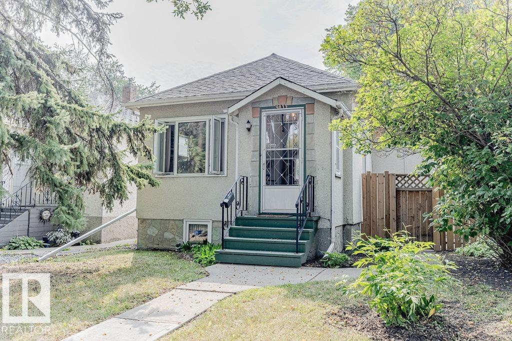 83 Av Nw Unit 9833 Ave, Edmonton, AB T6E 2B8
