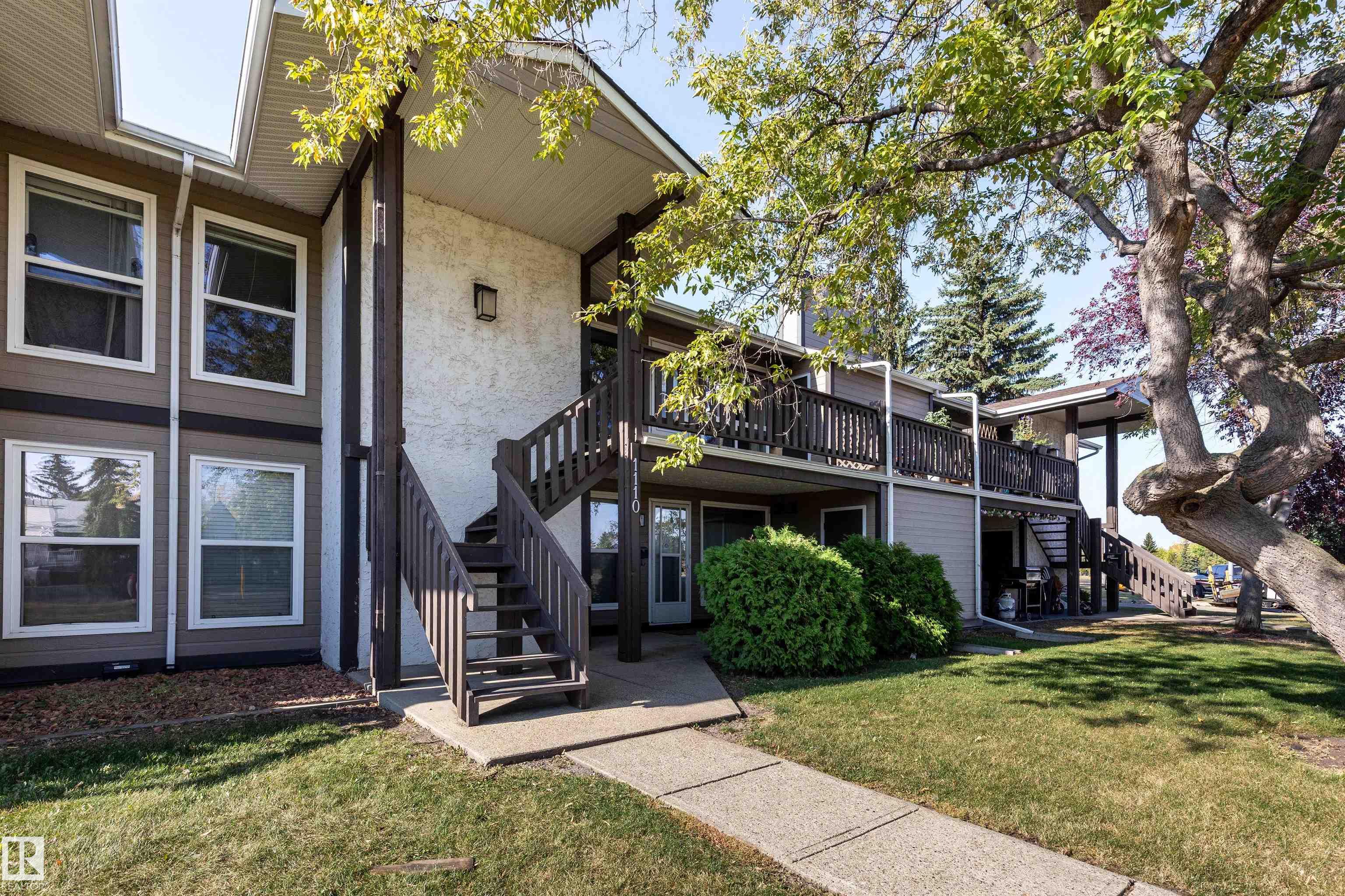 1112 Saddleback Rd NW, Edmonton, AB T6J 4Z4