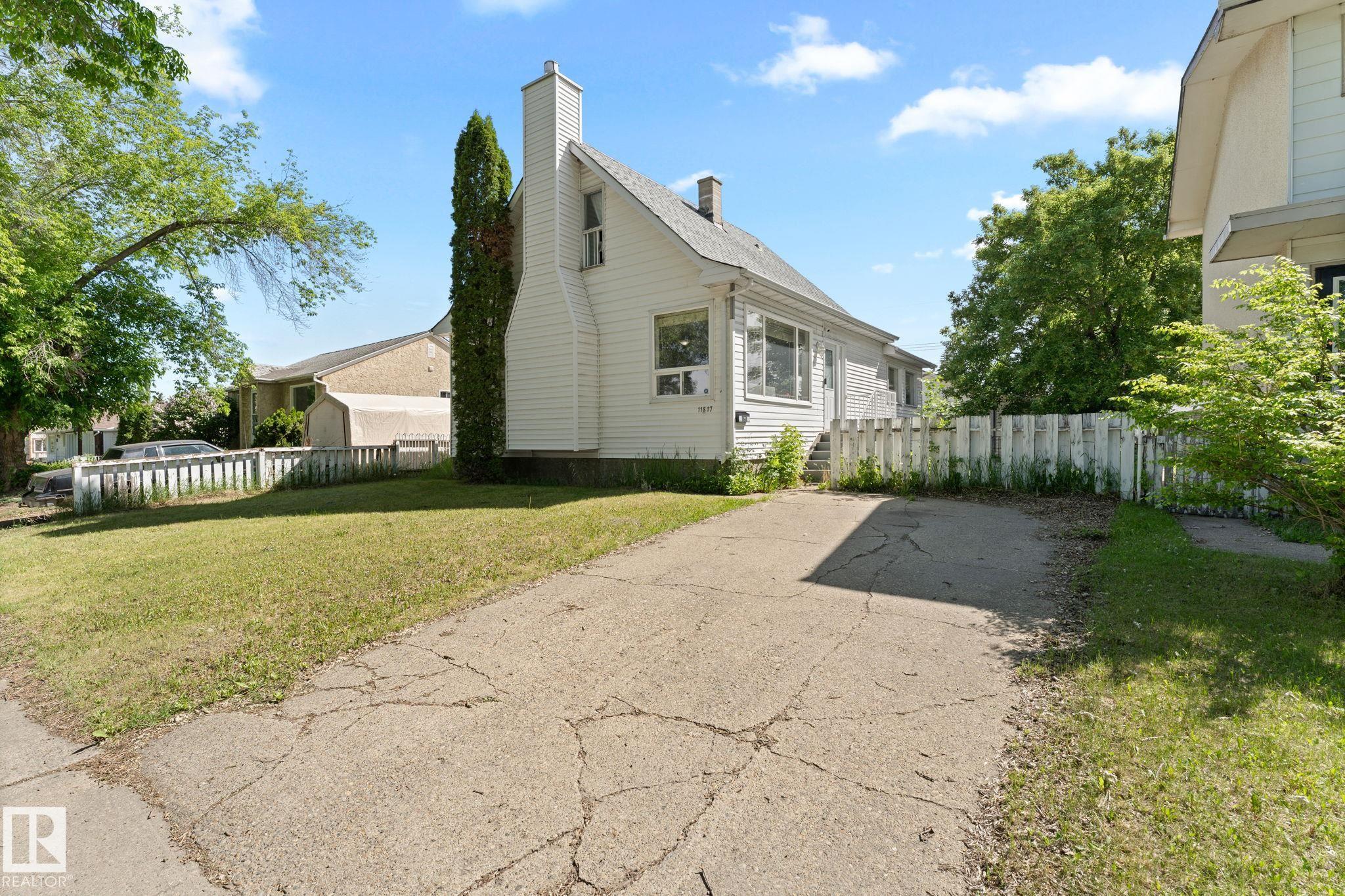 44 St Nw Unit 11817 St, Edmonton, AB T5W 2S4