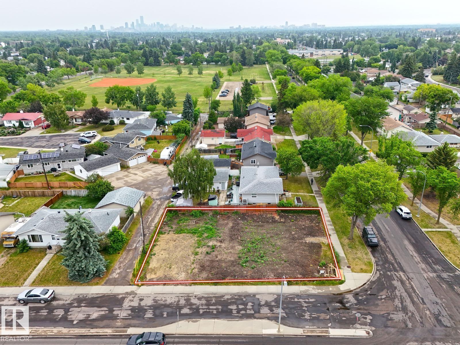 92 Av Nw Unit 16222 Ave, Edmonton, AB T5R 5C6